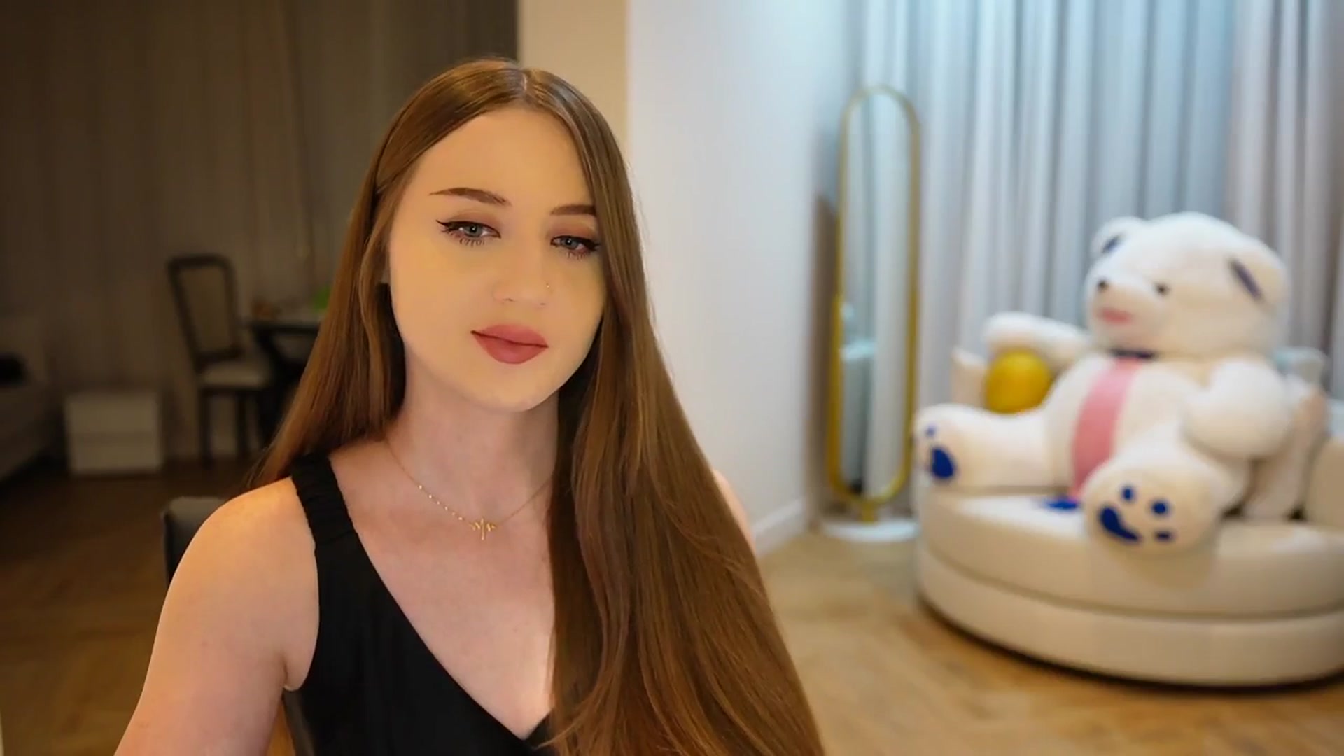 Gallery image thumbnail from Innocent_Soul's myfreecams stream on, 11/11/2024, 17:38 image 10 of 20