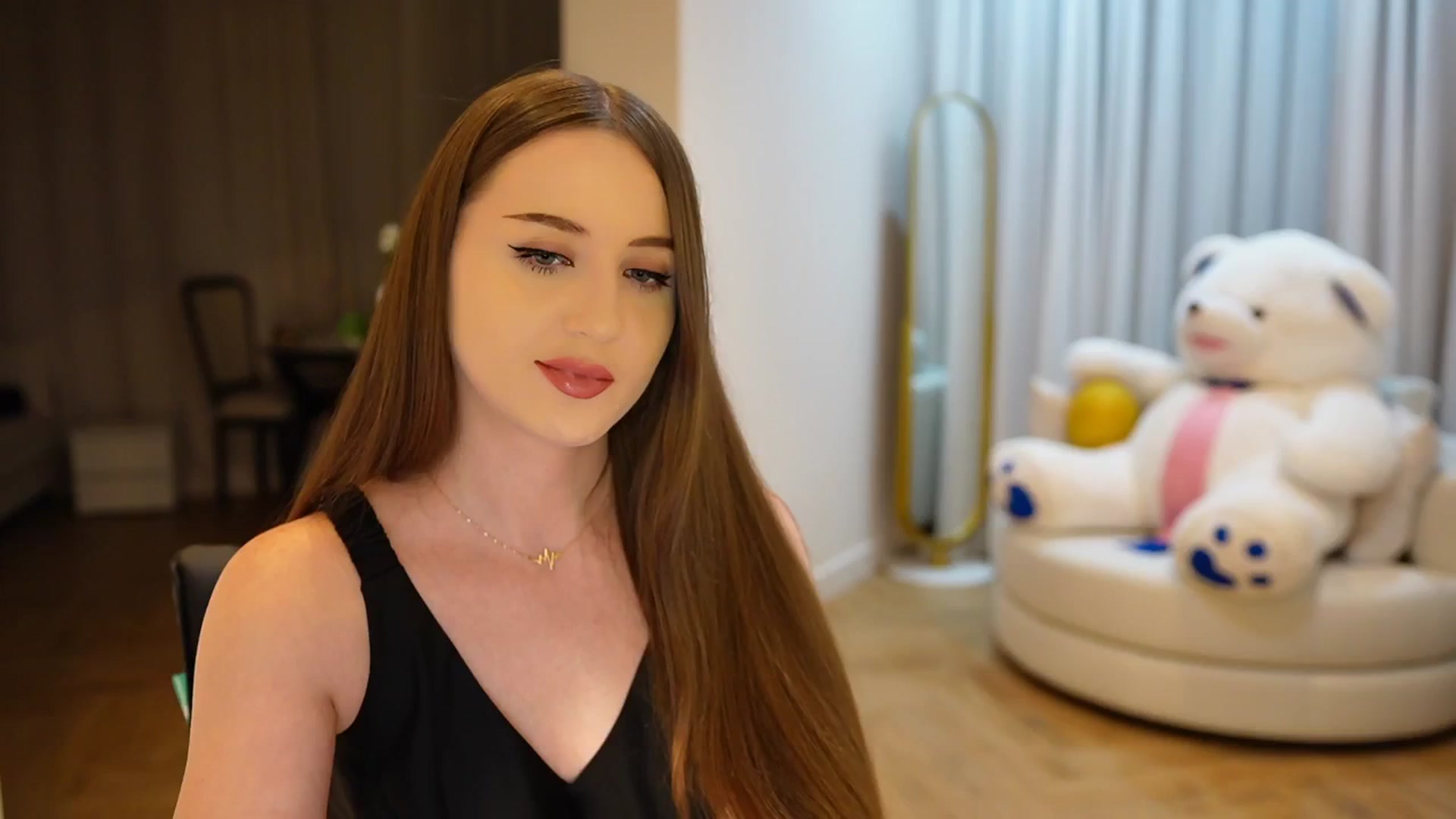 Gallery image thumbnail from Innocent_Soul's myfreecams stream on, 11/11/2024, 18:34 image 6 of 20
