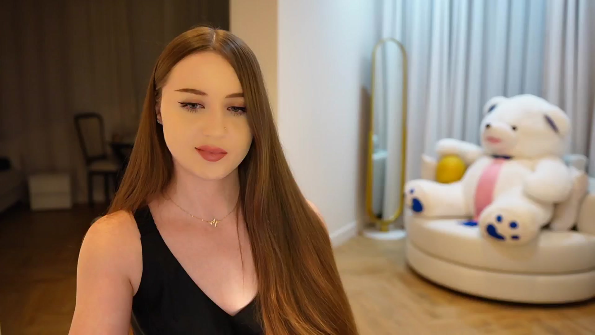 Gallery image thumbnail from Innocent_Soul's myfreecams stream on, 11/11/2024, 18:34 image 17 of 20