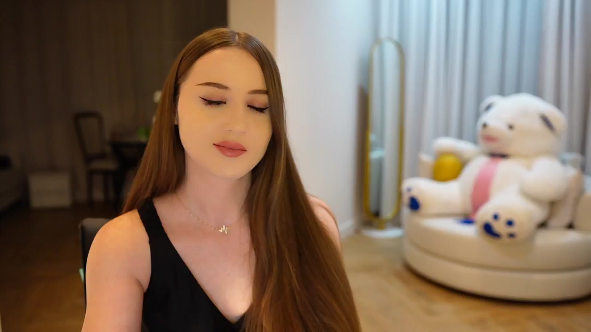 Gallery image thumbnail from Innocent_Soul's myfreecams stream on, 11/11/2024, 18:34 image 5 of 20