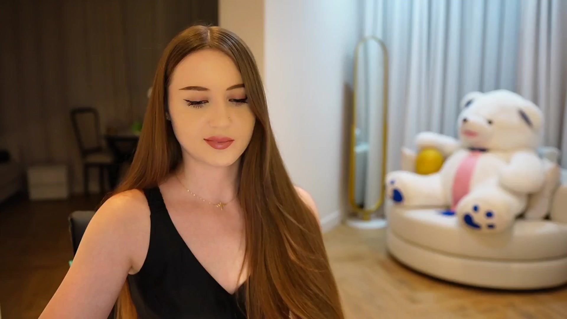 Gallery image thumbnail from Innocent_Soul's myfreecams stream on, 11/11/2024, 18:34 image 12 of 20
