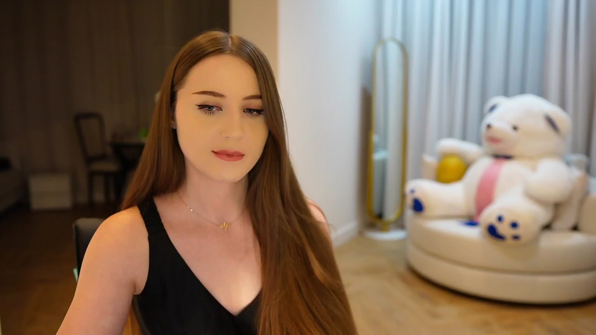Gallery image thumbnail from Innocent_Soul's myfreecams stream on, 11/11/2024, 18:34 image 4 of 20
