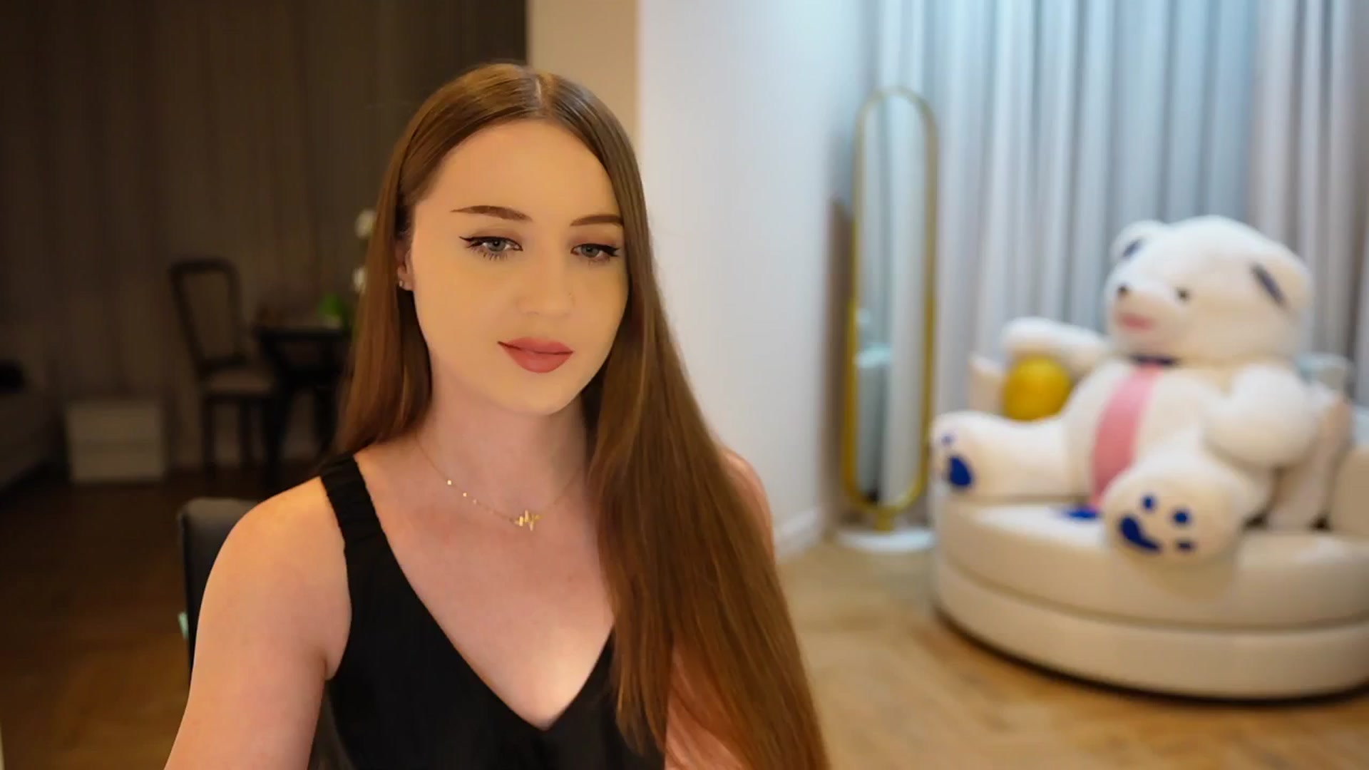 Gallery image thumbnail from Innocent_Soul's myfreecams stream on, 11/11/2024, 18:34 image 1 of 20
