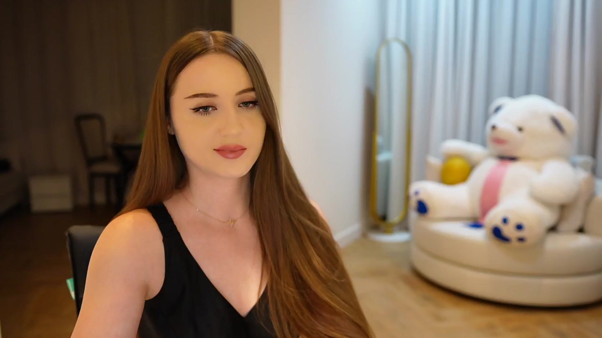 Gallery image thumbnail from Innocent_Soul's myfreecams stream on, 11/11/2024, 18:34 image 10 of 20