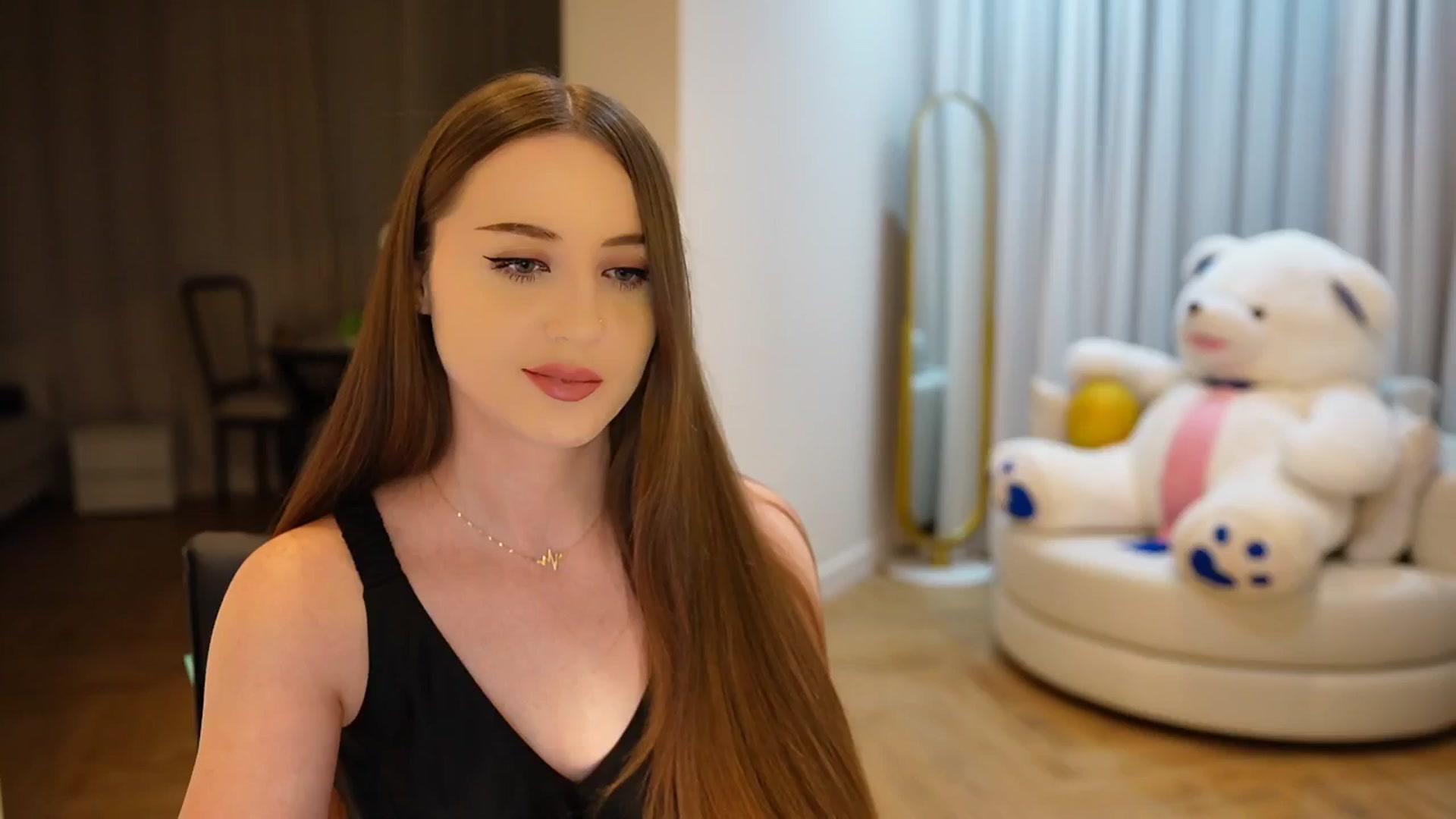 Gallery image thumbnail from Innocent_Soul's myfreecams stream on, 11/11/2024, 18:34 image 3 of 20