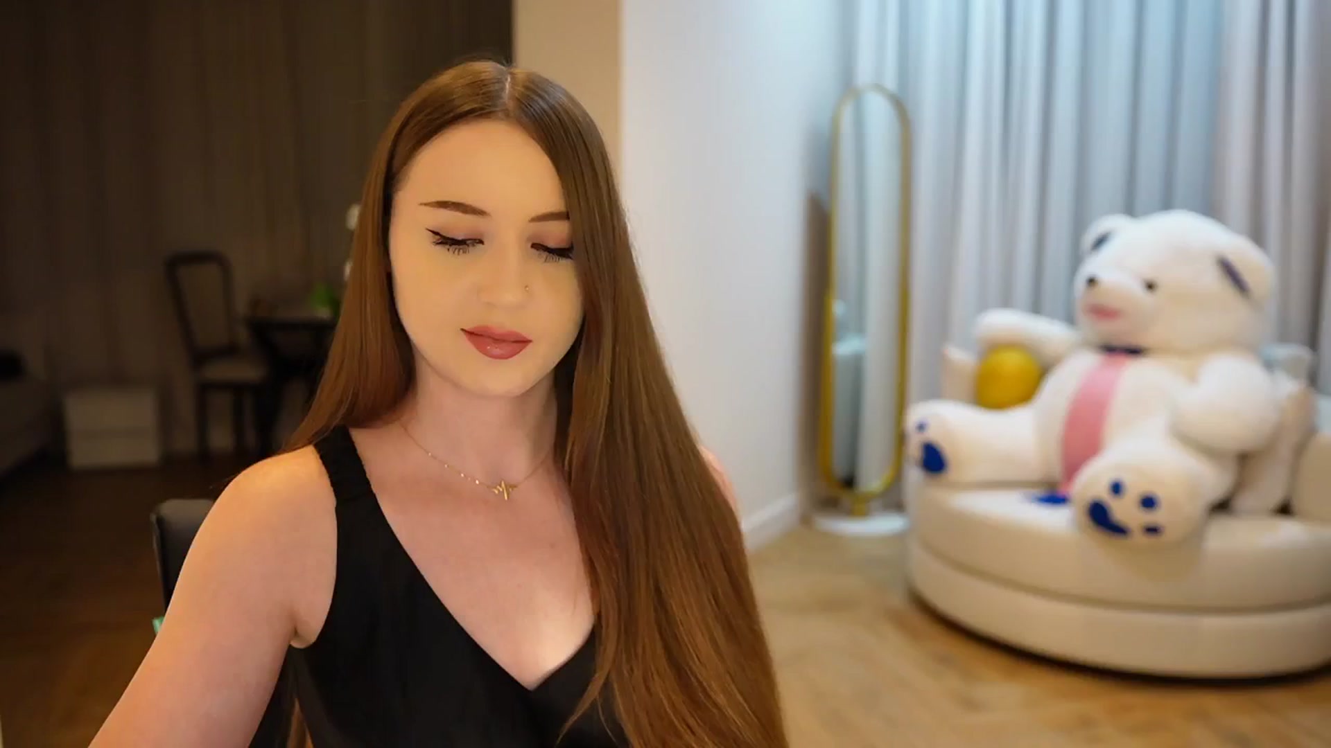 Gallery image thumbnail from Innocent_Soul's myfreecams stream on, 11/11/2024, 18:34 image 8 of 20