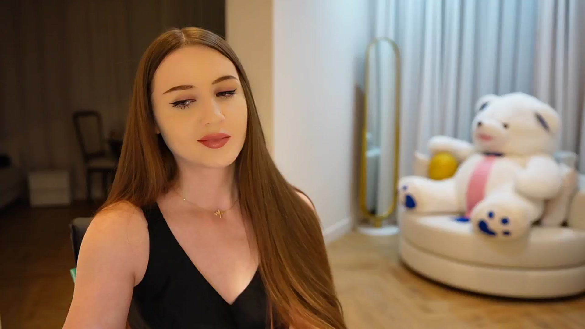 Gallery image thumbnail from Innocent_Soul's myfreecams stream on, 11/11/2024, 18:34 image 14 of 20