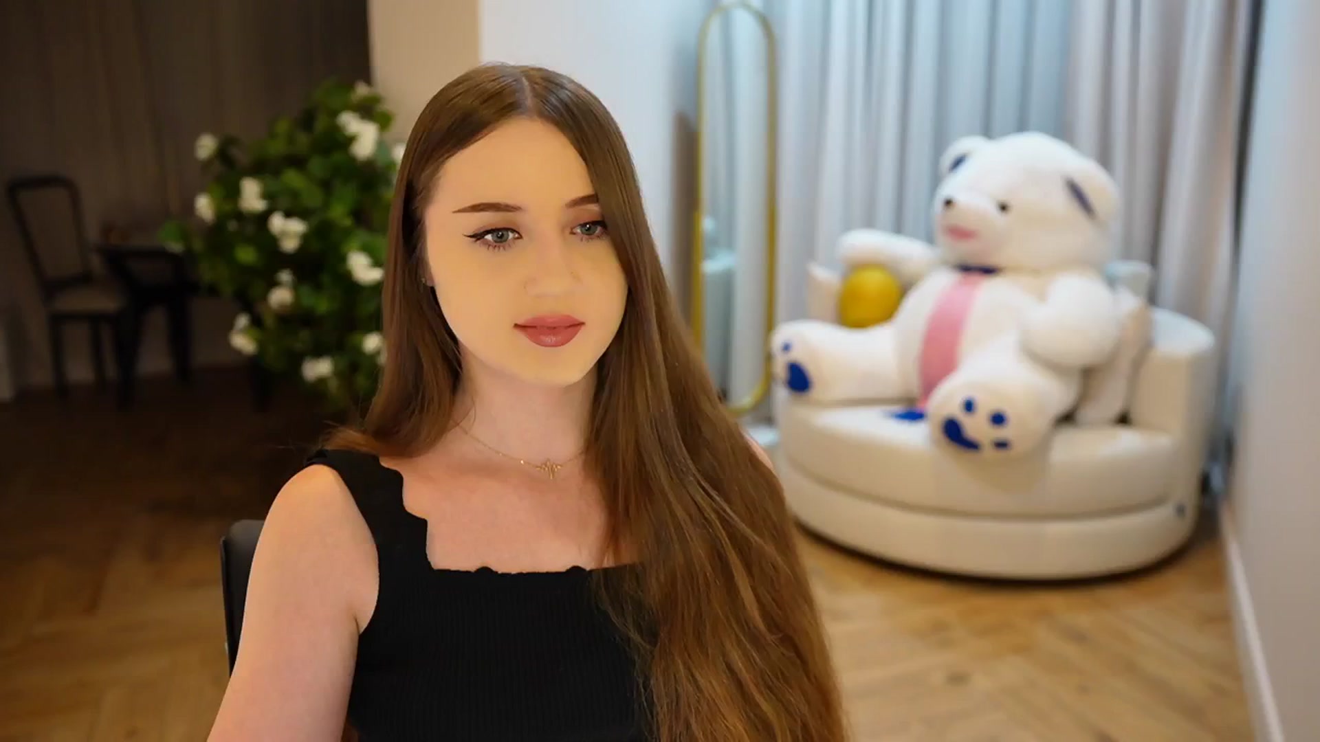 Gallery image thumbnail from Innocent_Soul's myfreecams stream on, 11/12/2024, 14:49 image 10 of 20