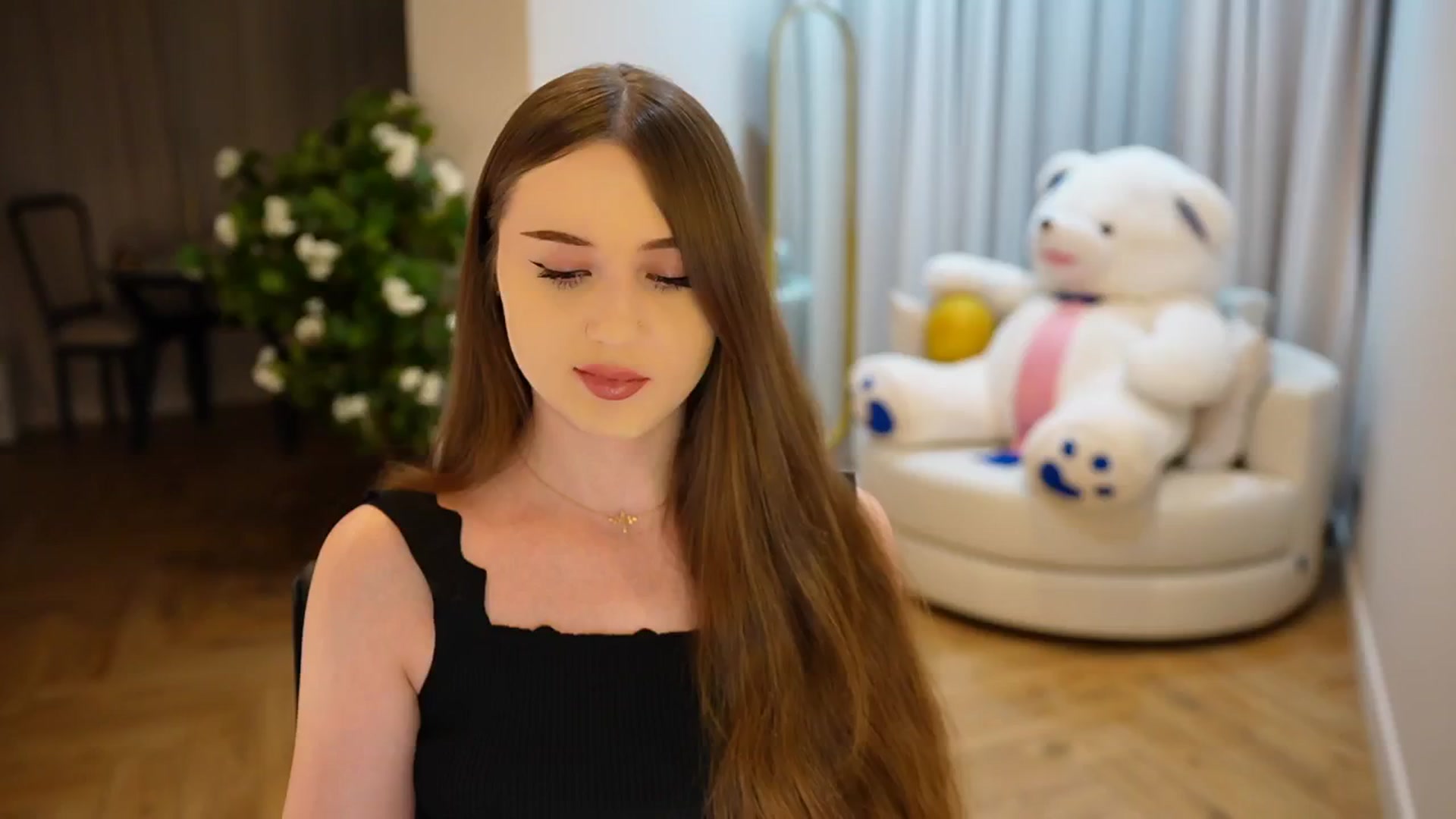 Gallery image thumbnail from Innocent_Soul's myfreecams stream on, 11/12/2024, 14:49 image 8 of 20