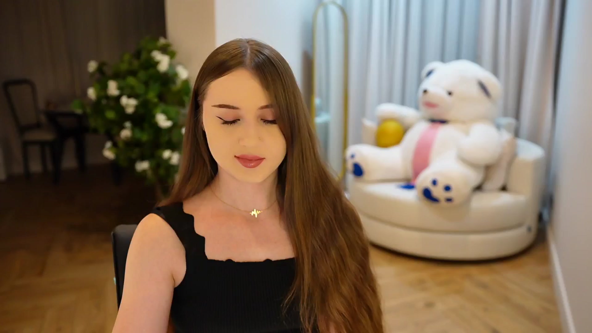 Gallery image thumbnail from Innocent_Soul's myfreecams stream on, 11/12/2024, 14:49 image 4 of 20