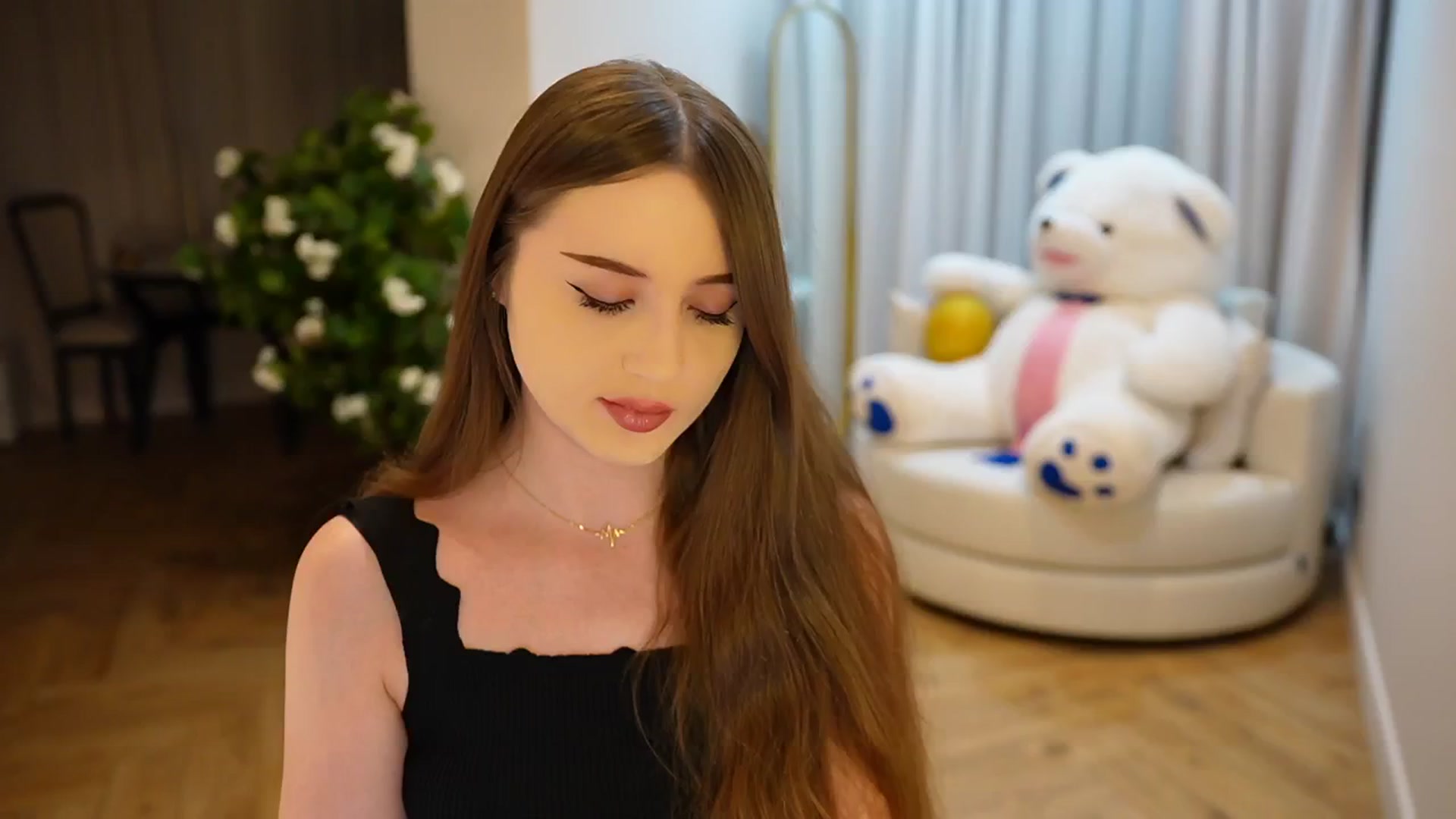 Gallery image thumbnail from Innocent_Soul's myfreecams stream on, 11/12/2024, 14:49 image 7 of 20