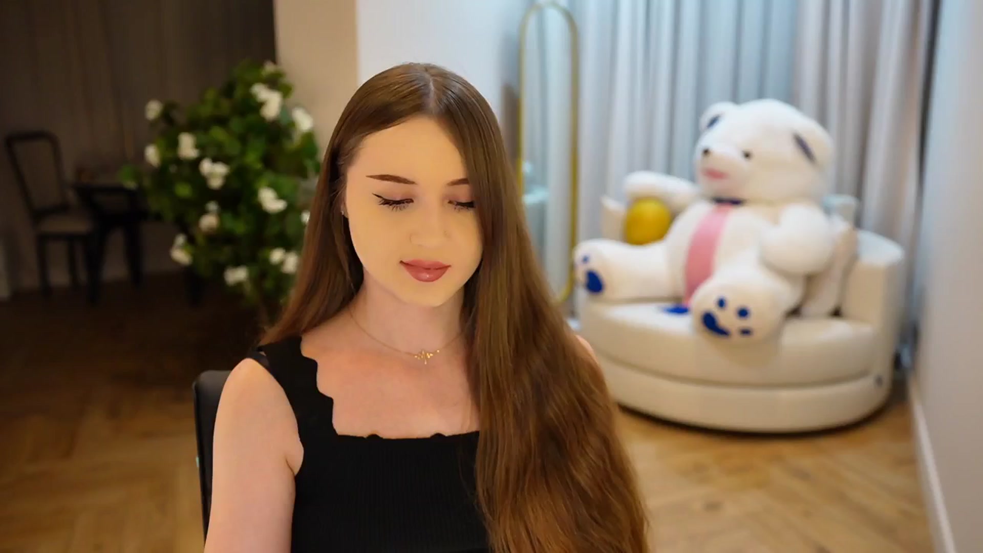 Gallery image thumbnail from Innocent_Soul's myfreecams stream on, 11/12/2024, 14:49 image 3 of 20