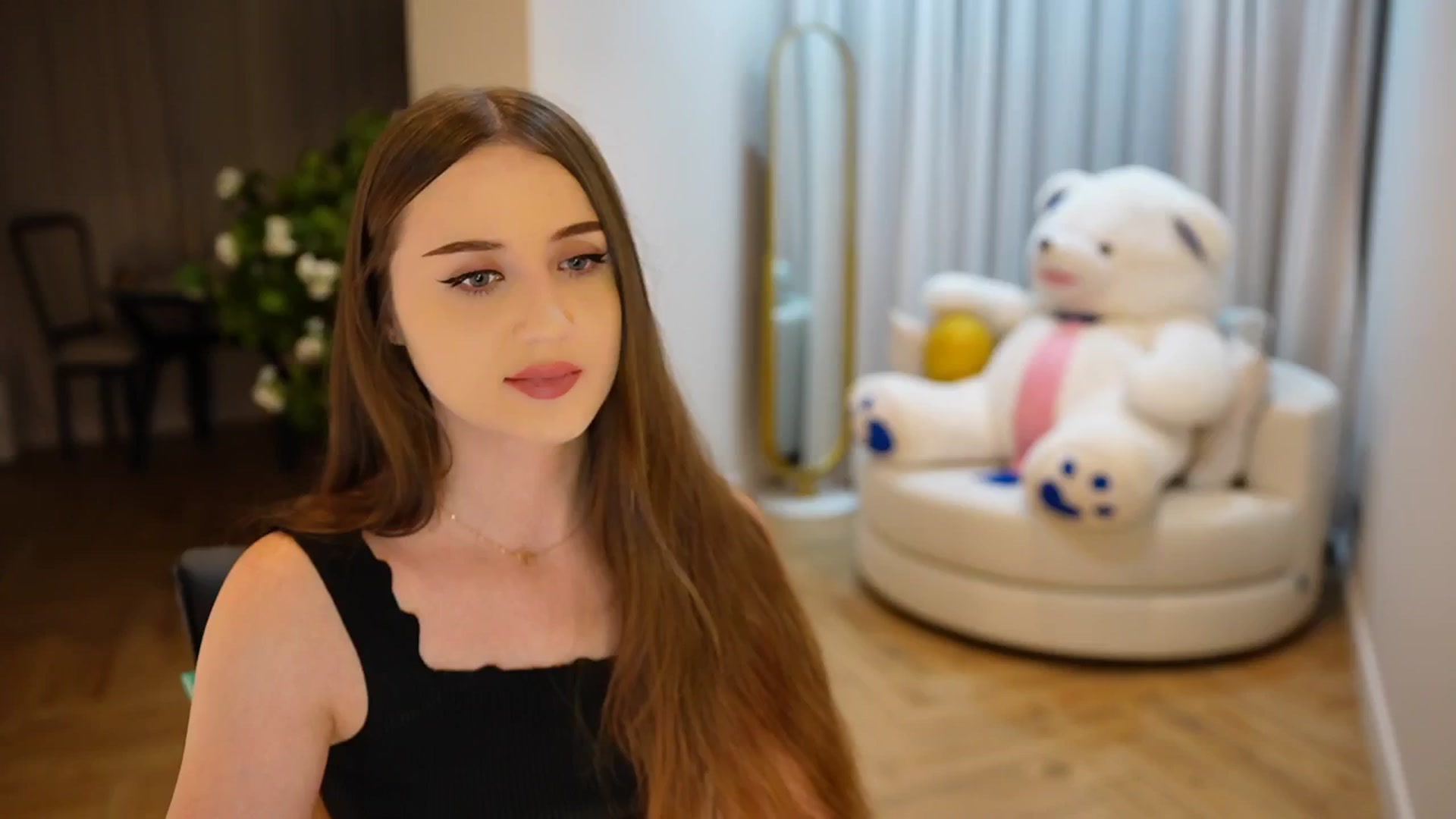 Gallery image thumbnail from Innocent_Soul's myfreecams stream on, 11/12/2024, 15:47 image 12 of 20