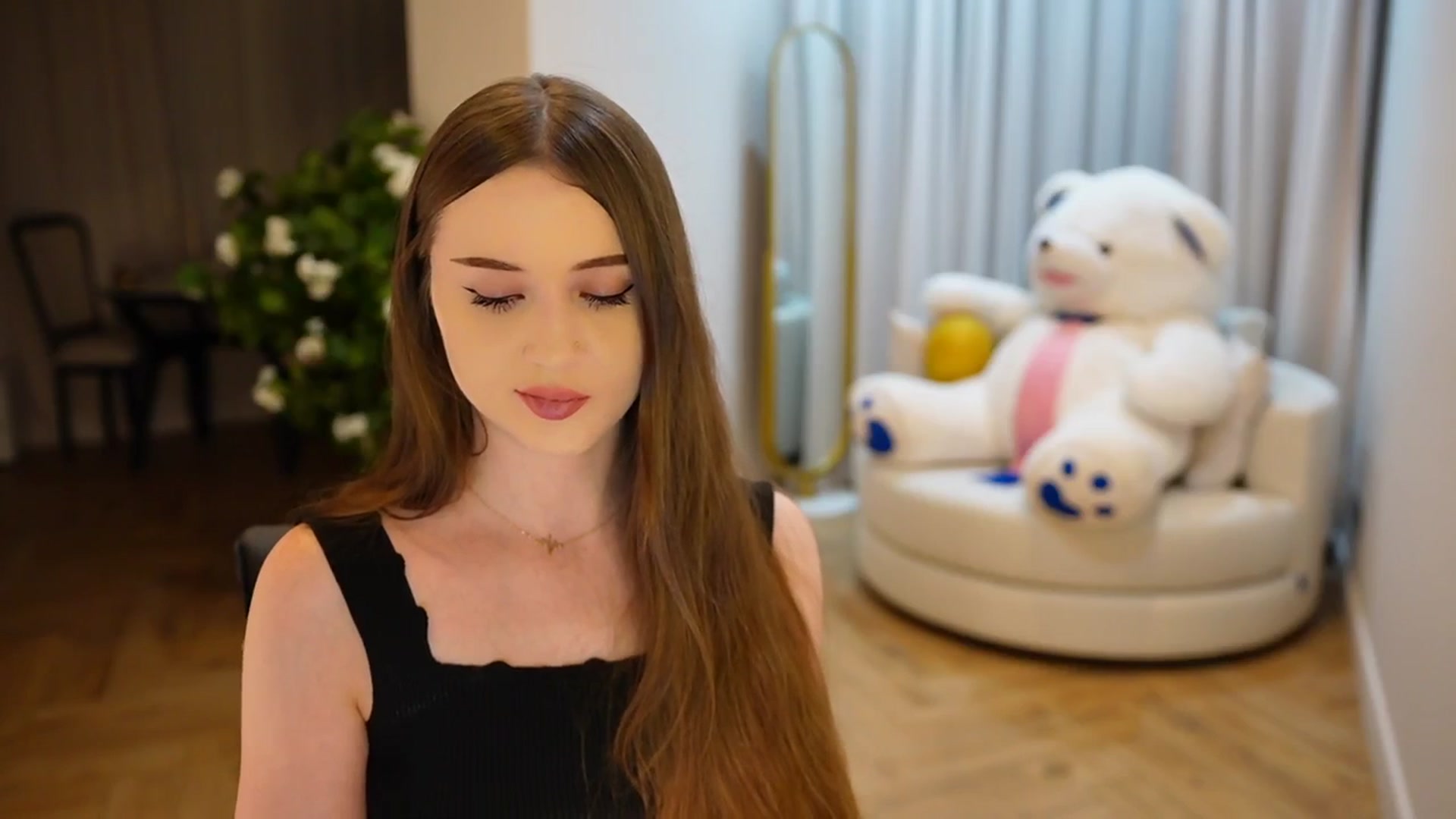 Gallery image thumbnail from Innocent_Soul's myfreecams stream on, 11/12/2024, 15:47 image 15 of 20
