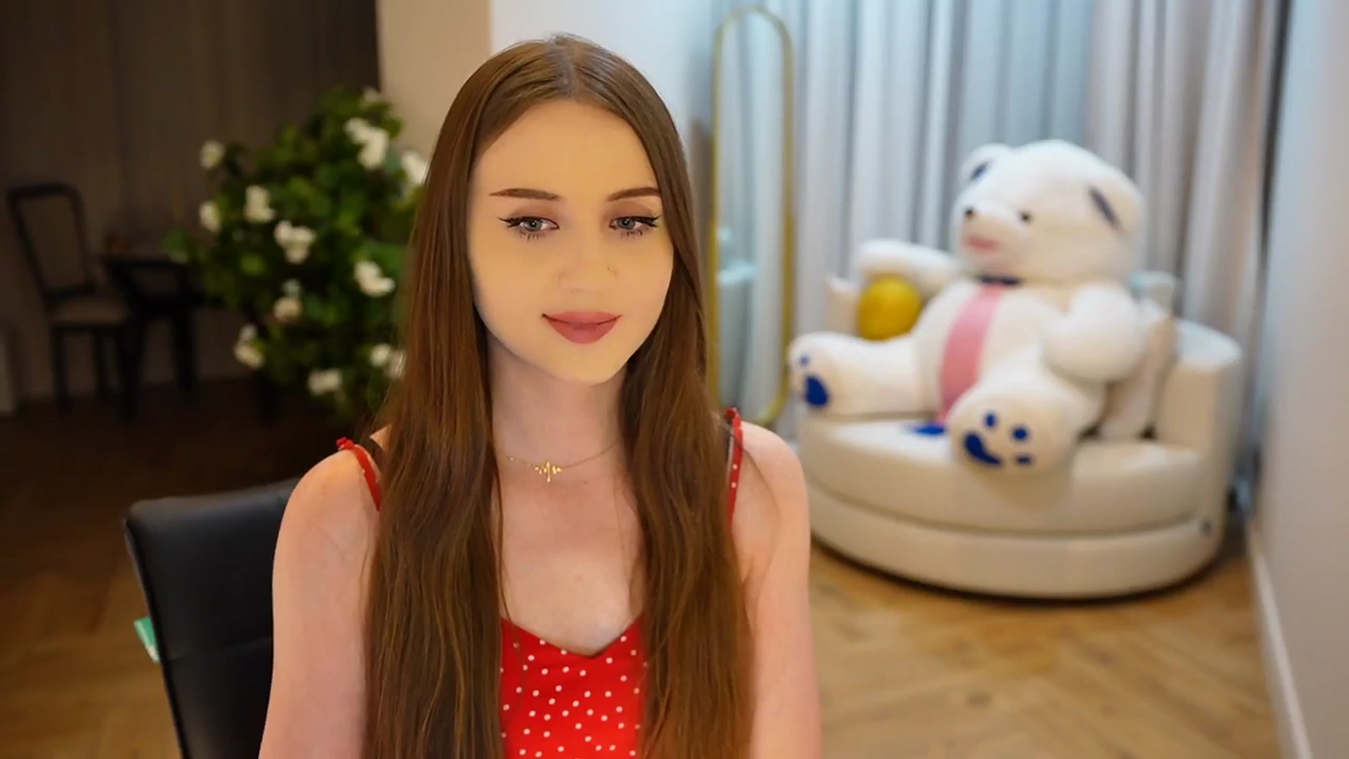 Gallery image thumbnail from Innocent_Soul's myfreecams stream on, 11/13/2024, 19:04 image 8 of 20
