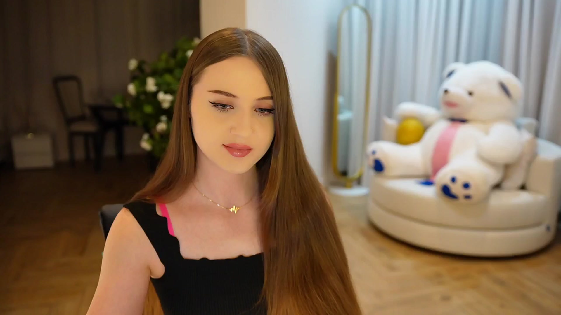 Gallery image thumbnail from Innocent_Soul's myfreecams stream on, 11/15/2024, 16:12 image 9 of 20