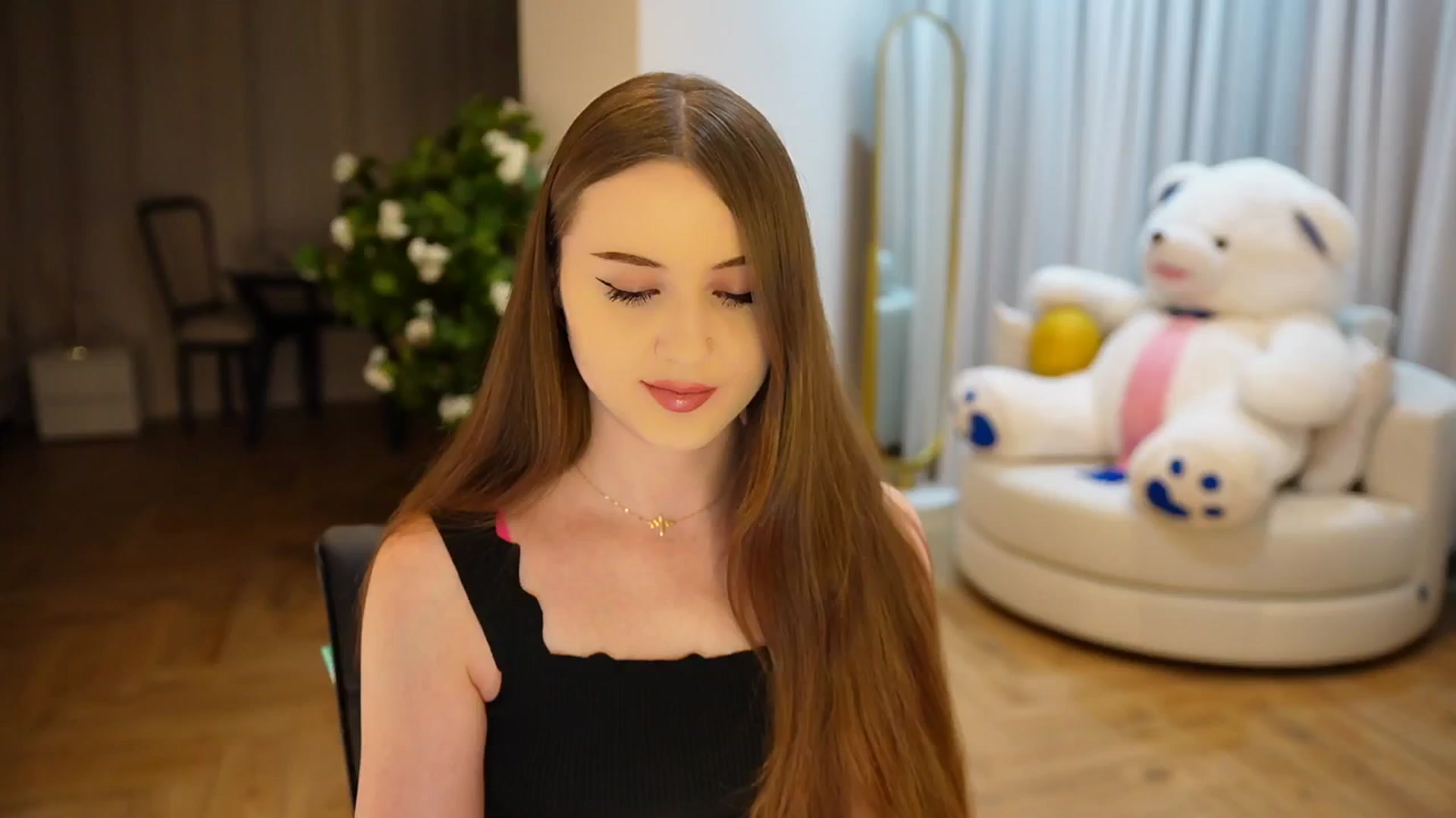 Gallery image thumbnail from Innocent_Soul's myfreecams stream on, 11/15/2024, 16:12 image 3 of 20