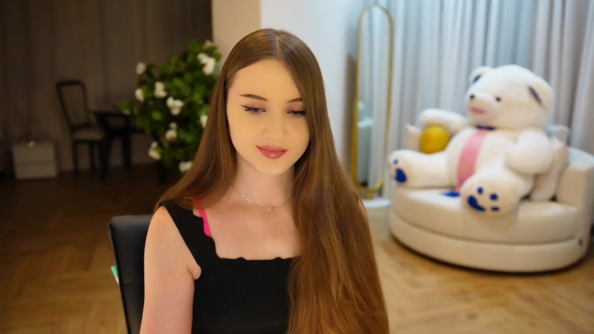 Gallery image thumbnail from Innocent_Soul's myfreecams stream on, 11/15/2024, 16:12 image 11 of 20