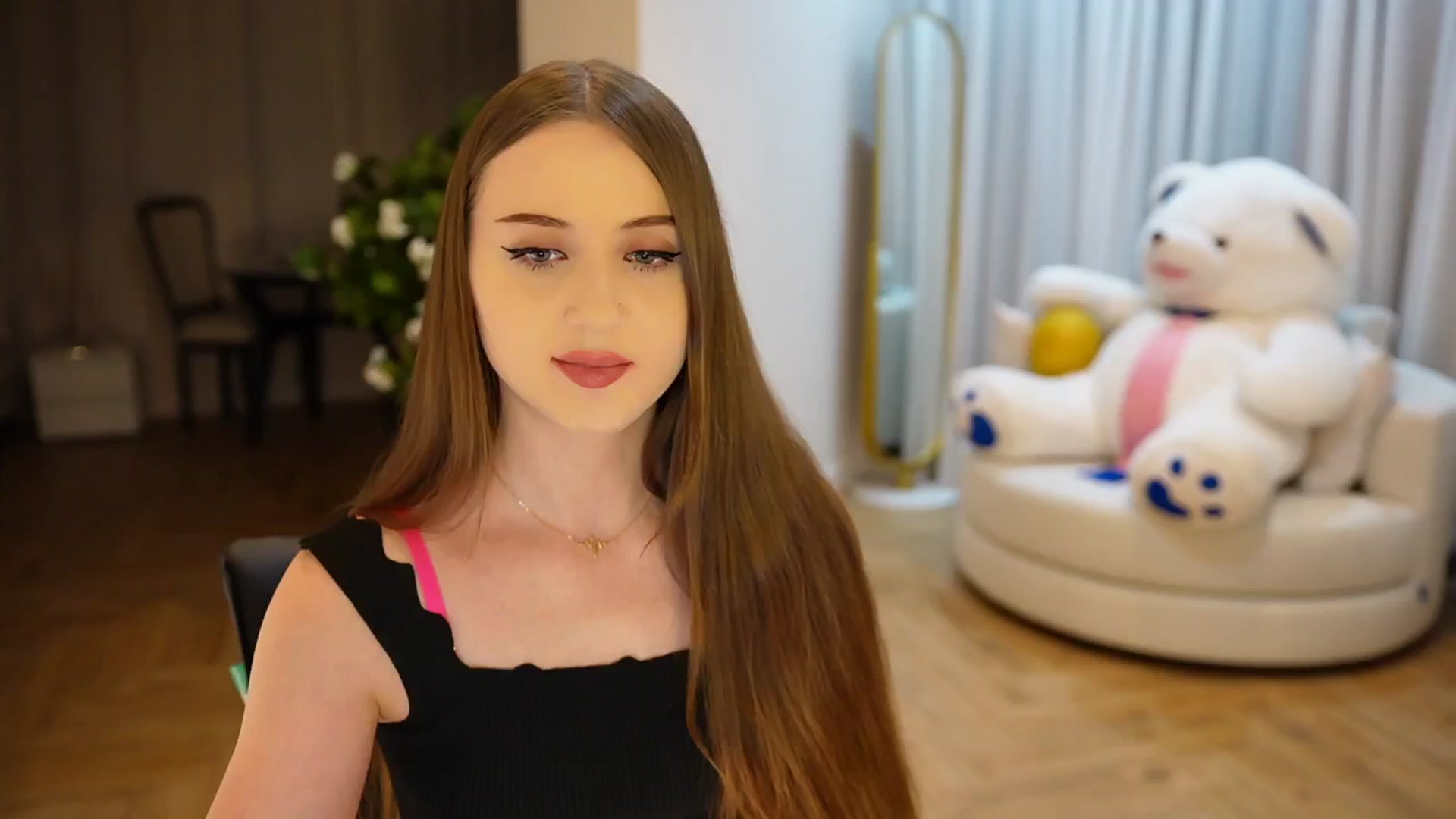 Gallery image thumbnail from Innocent_Soul's myfreecams stream on, 11/15/2024, 16:12 image 17 of 20