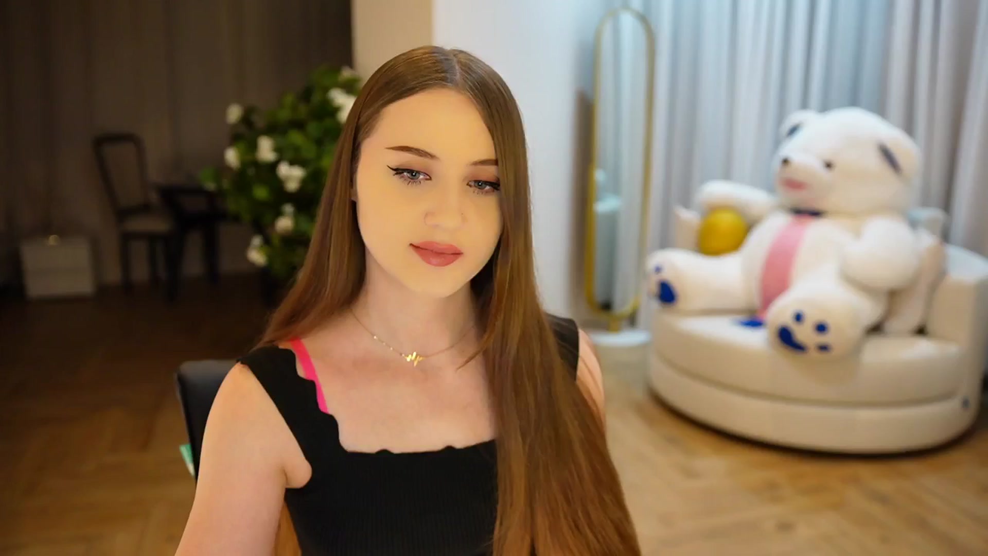Gallery image thumbnail from Innocent_Soul's myfreecams stream on, 11/15/2024, 16:12 image 6 of 20