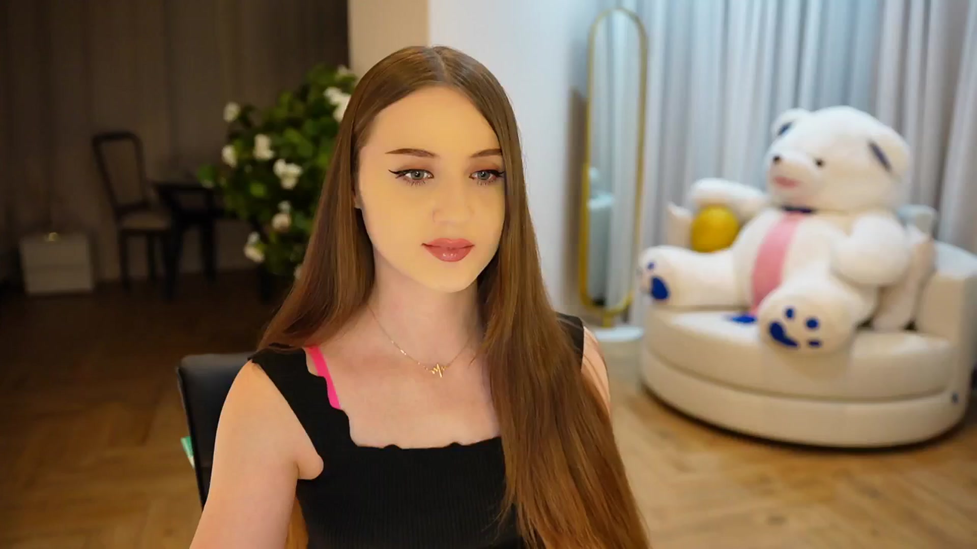 Gallery image thumbnail from Innocent_Soul's myfreecams stream on, 11/15/2024, 16:12 image 7 of 20