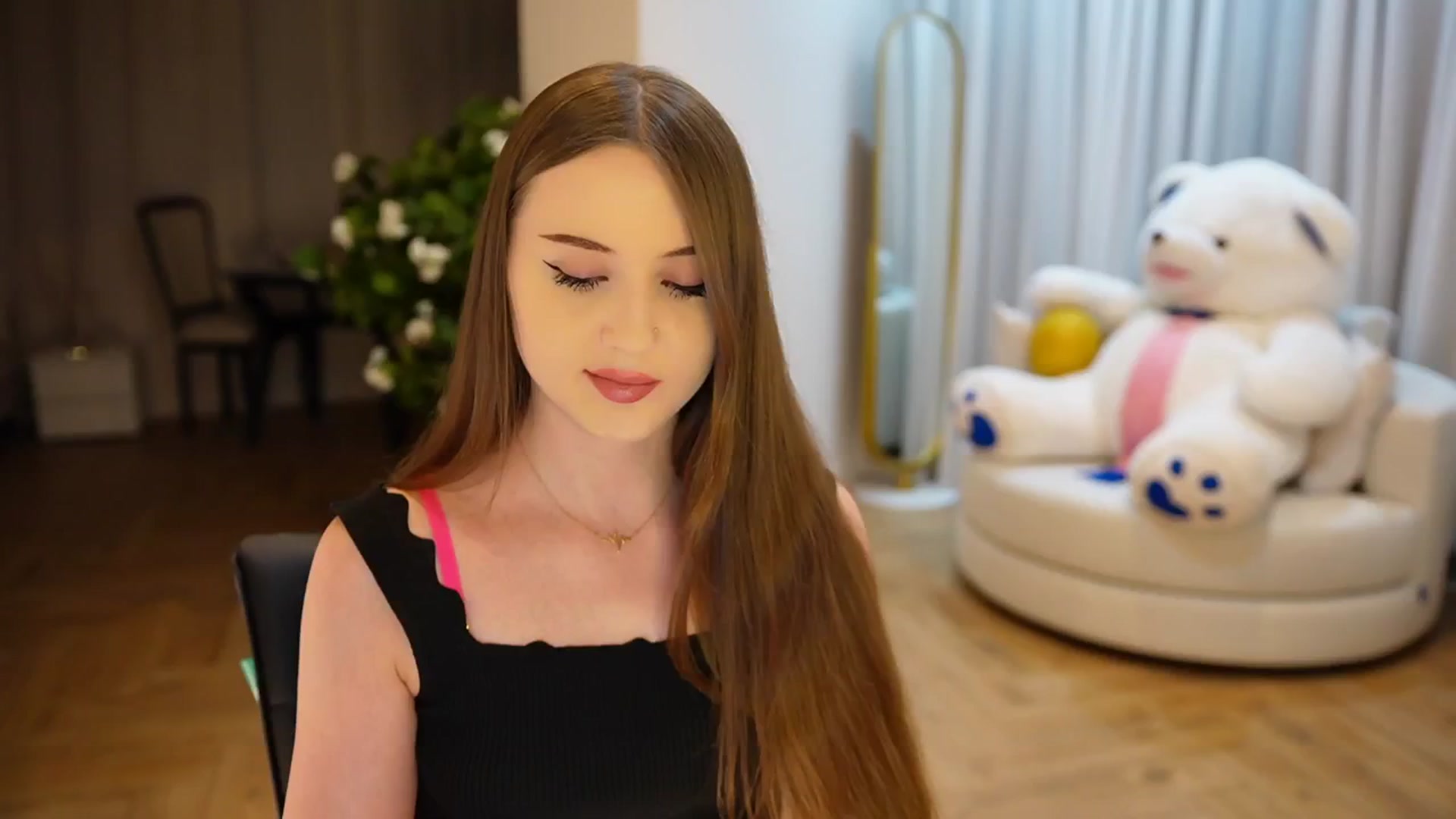 Gallery image thumbnail from Innocent_Soul's myfreecams stream on, 11/15/2024, 16:12 image 16 of 20