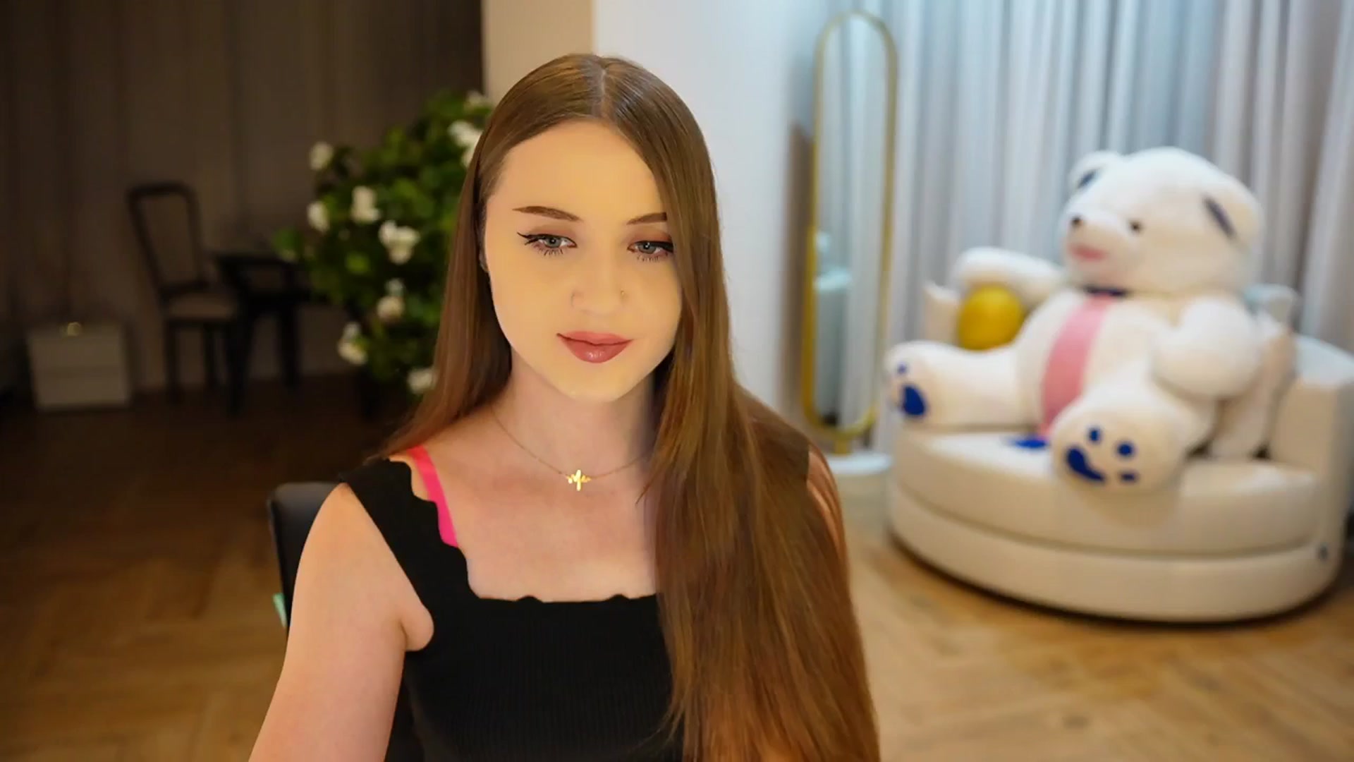Gallery image thumbnail from Innocent_Soul's myfreecams stream on, 11/15/2024, 16:12 image 4 of 20