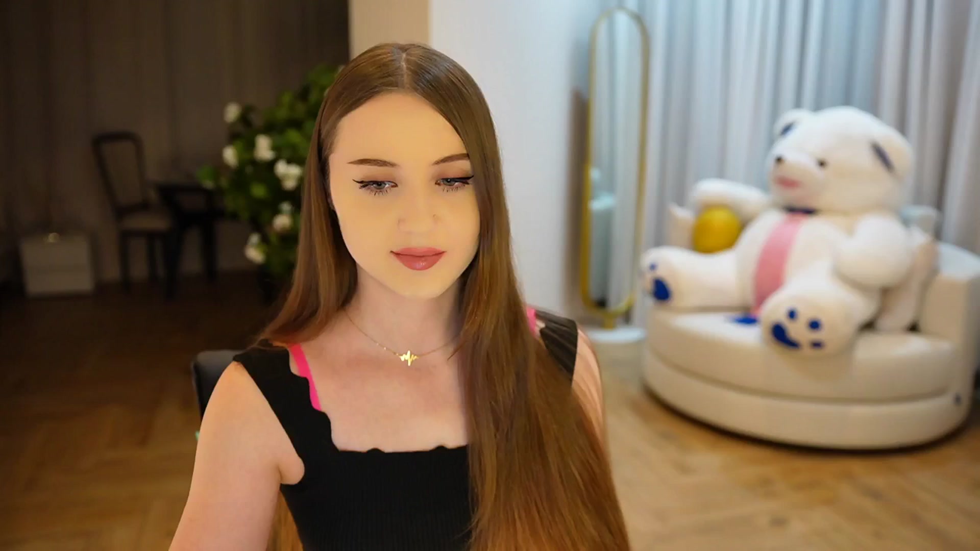 Gallery image thumbnail from Innocent_Soul's myfreecams stream on, 11/15/2024, 16:12 image 5 of 20