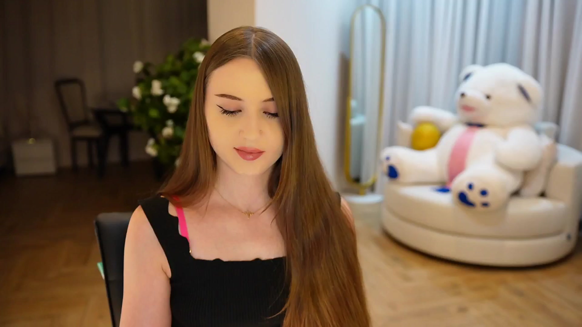 Gallery image thumbnail from Innocent_Soul's myfreecams stream on, 11/15/2024, 16:12 image 19 of 20