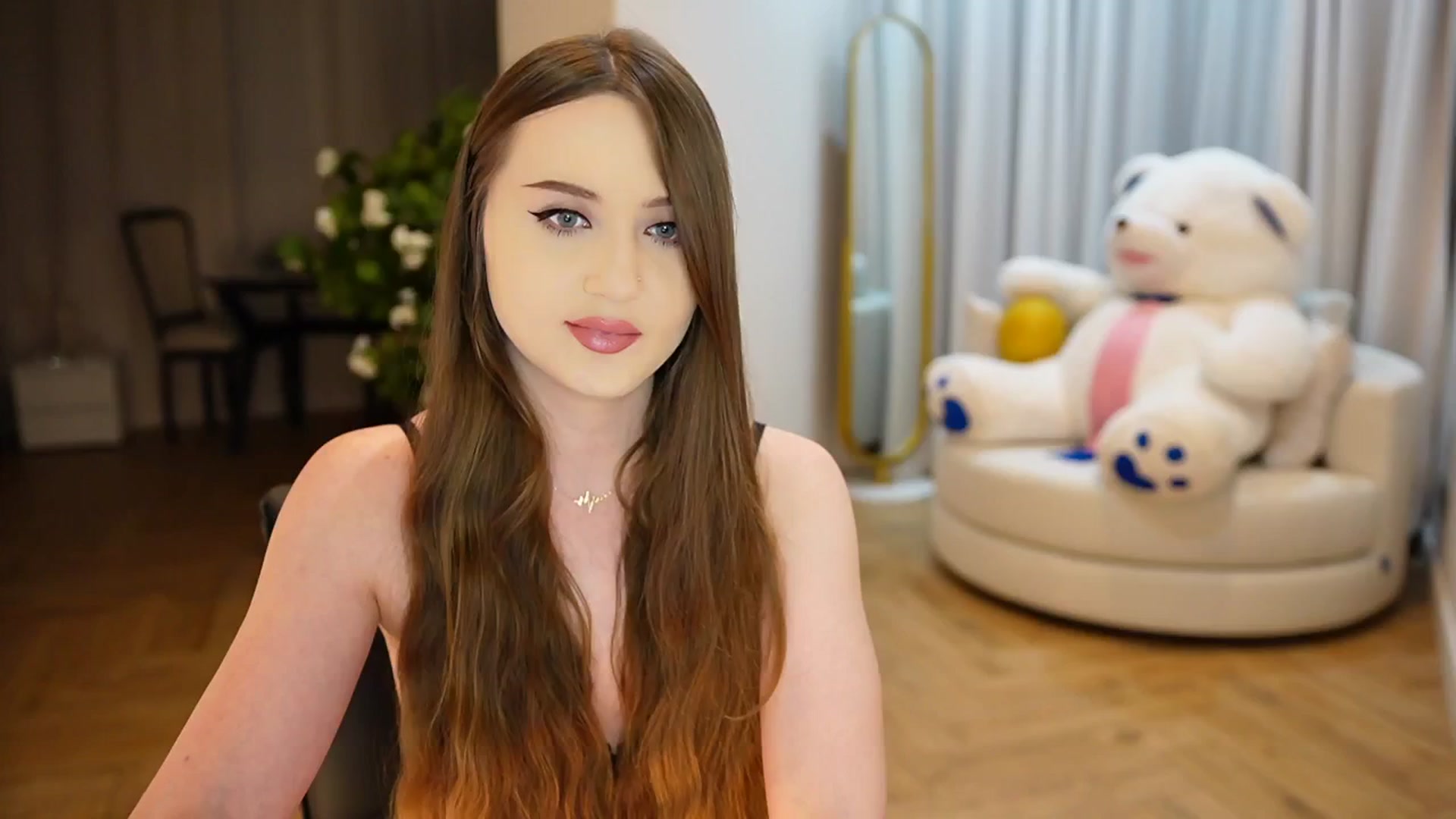 Gallery image thumbnail from Innocent_Soul's myfreecams stream on, 11/18/2024, 14:02 image 17 of 20