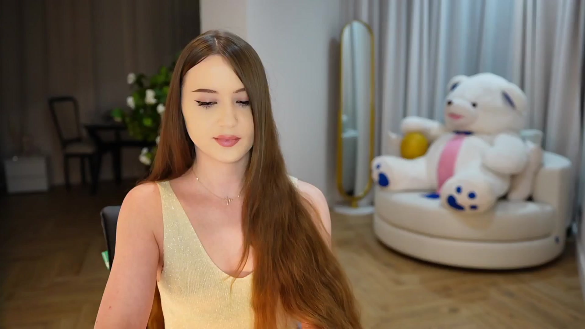 Gallery image thumbnail from Innocent_Soul's myfreecams stream on, 11/18/2024, 16:12 image 17 of 20