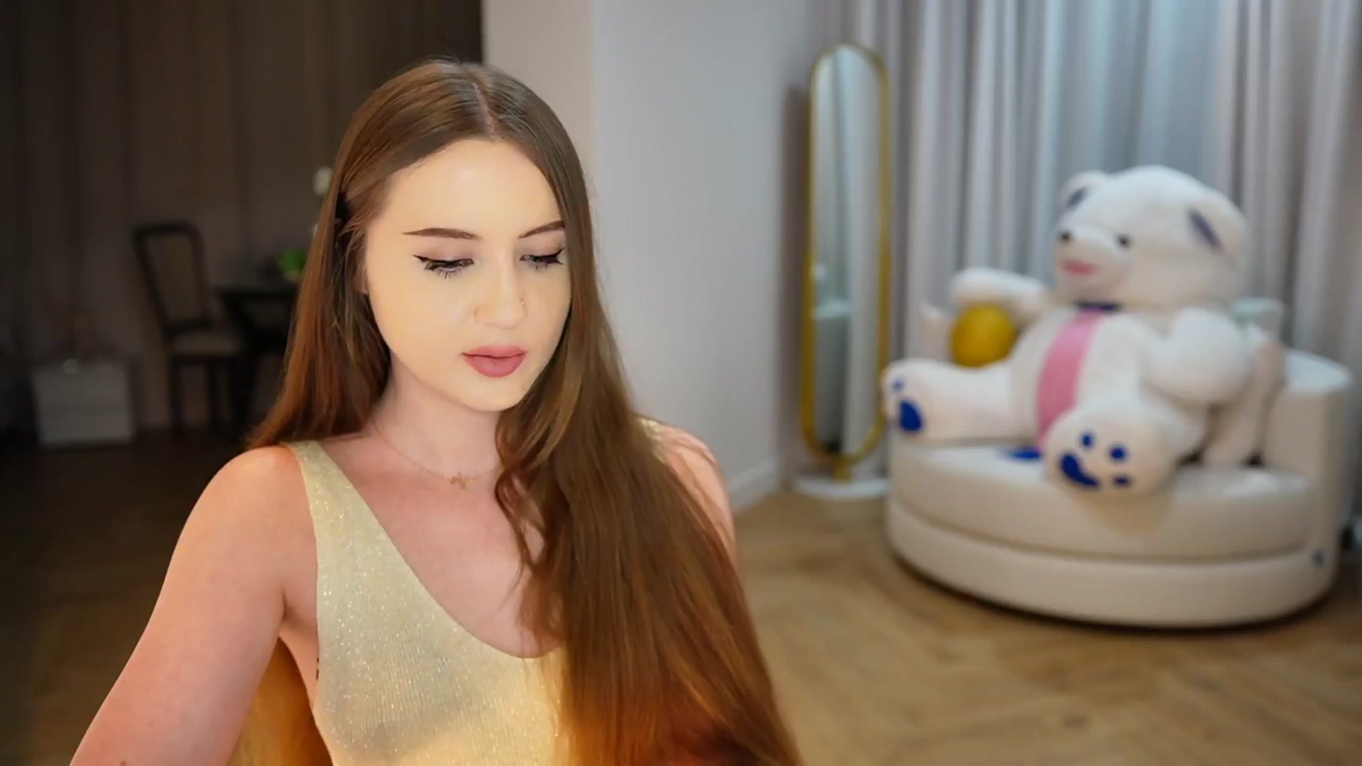 Gallery image thumbnail from Innocent_Soul's myfreecams stream on, 11/18/2024, 20:34 image 16 of 20