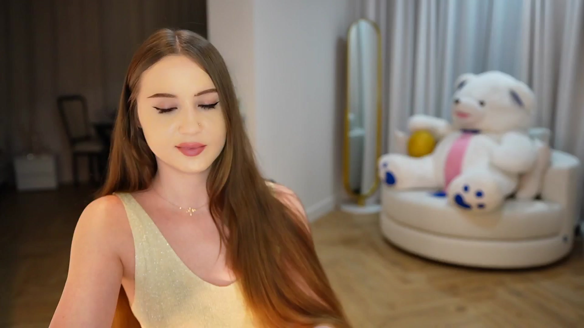 Gallery image thumbnail from Innocent_Soul's myfreecams stream on, 11/18/2024, 20:34 image 15 of 20
