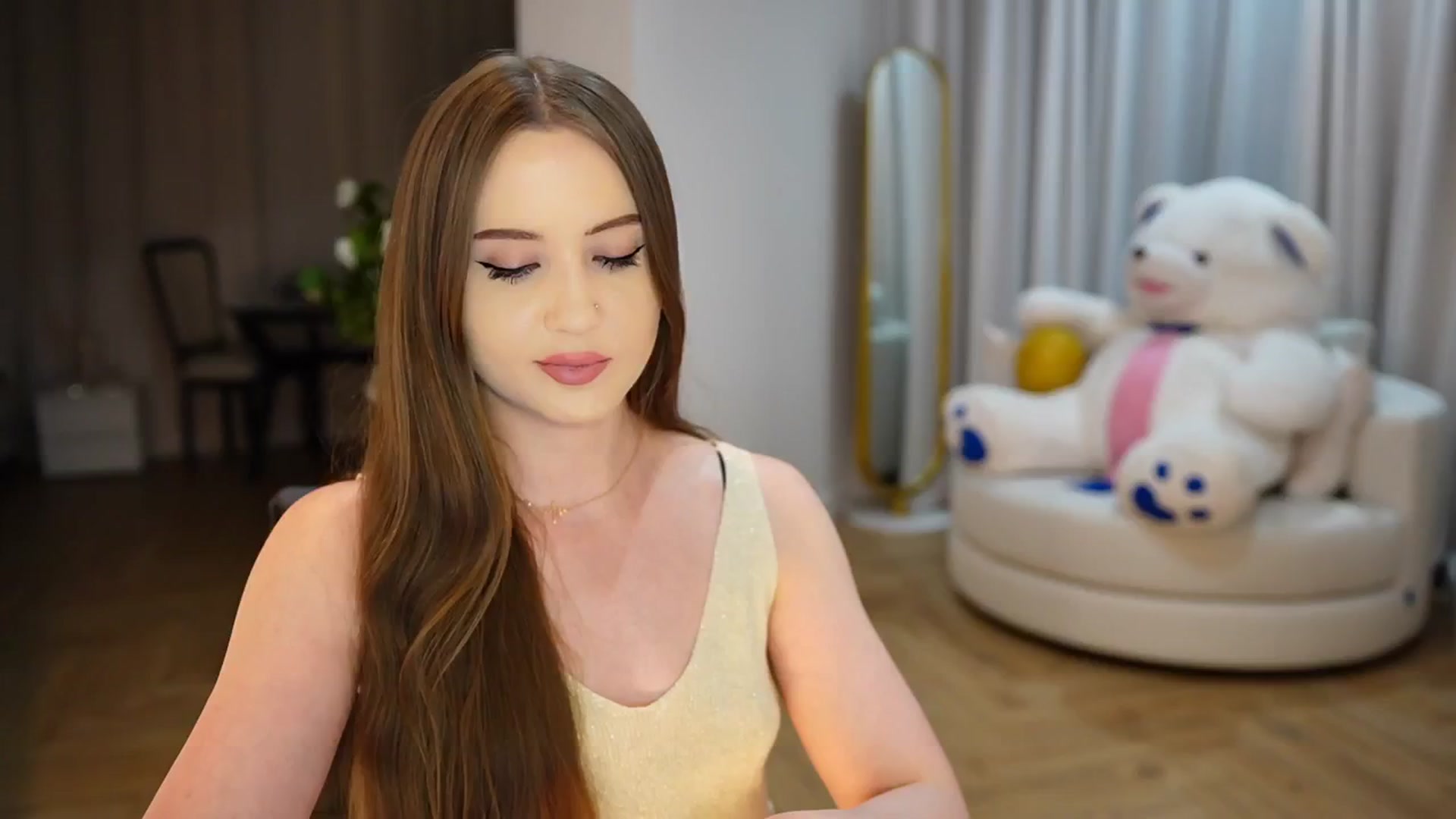 Gallery image thumbnail from Innocent_Soul's myfreecams stream on, 11/18/2024, 20:34 image 3 of 20