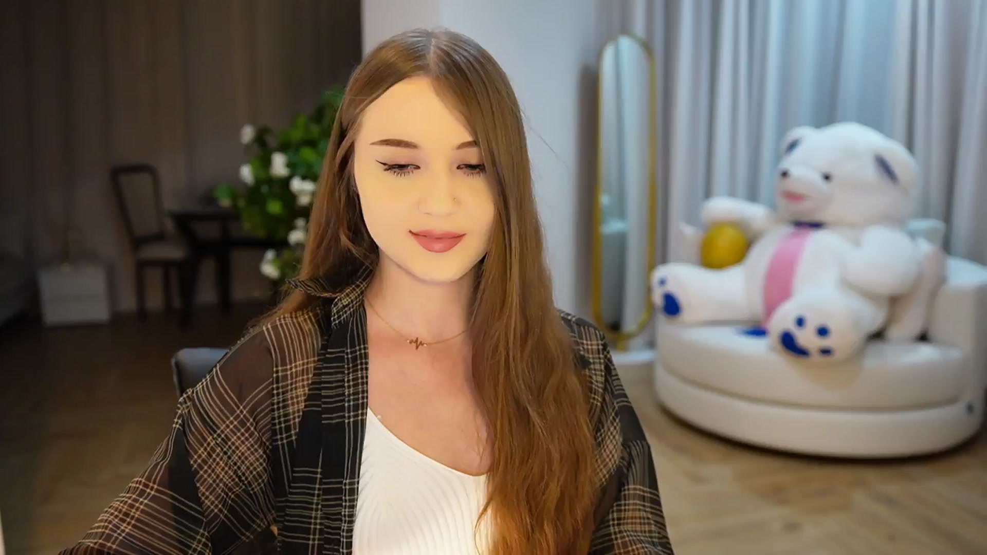 Gallery image thumbnail from Innocent_Soul's myfreecams stream on, 11/19/2024, 16:53 image 9 of 20