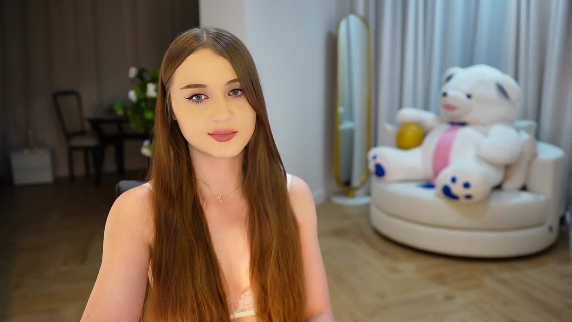Gallery image thumbnail from Innocent_Soul's myfreecams stream on, 11/19/2024, 19:34 image 9 of 20