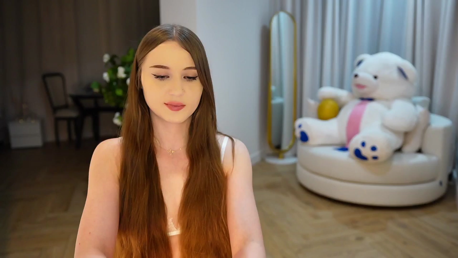 Gallery image thumbnail from Innocent_Soul's myfreecams stream on, 11/19/2024, 19:34 image 4 of 20