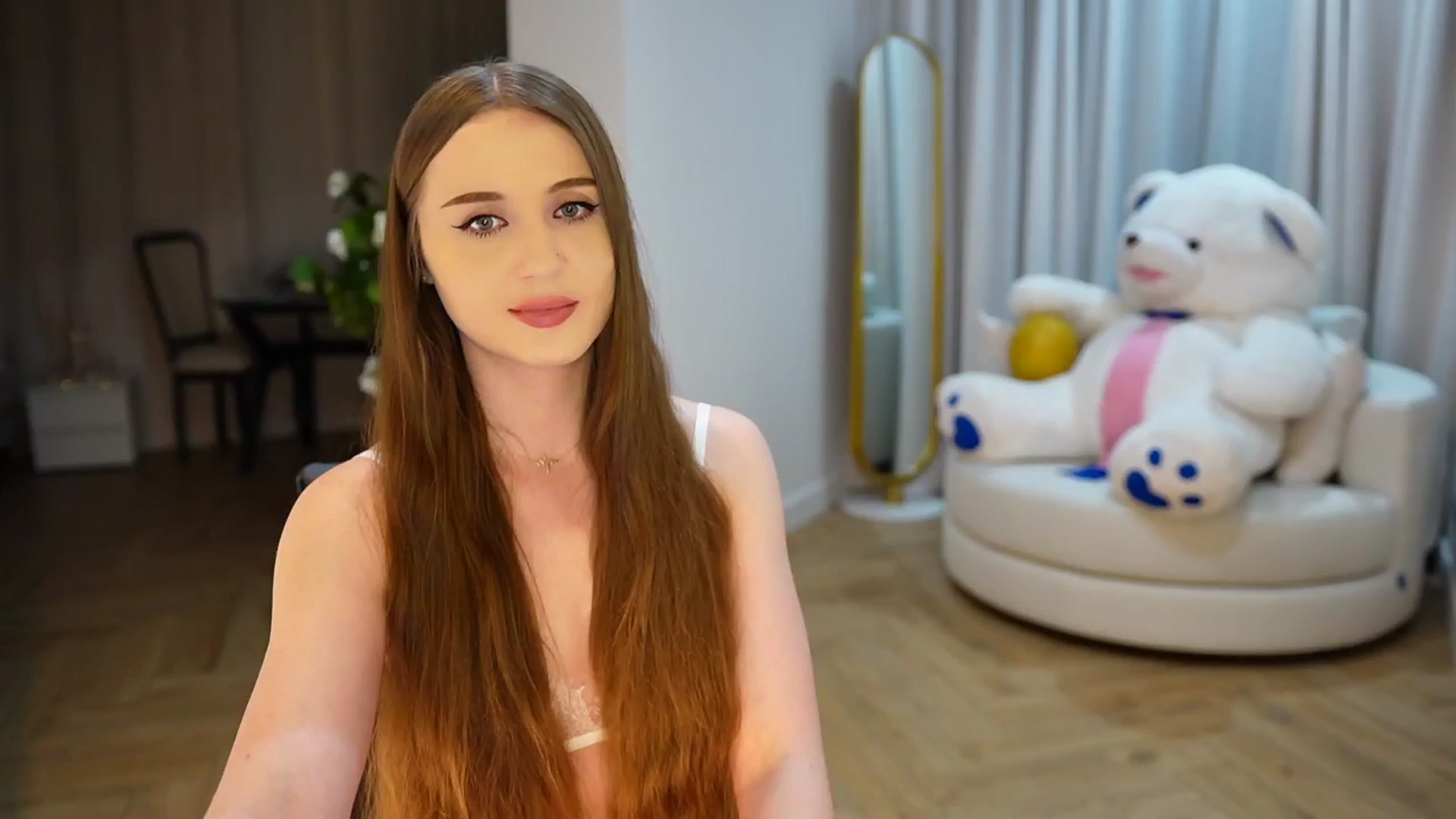 Gallery image thumbnail from Innocent_Soul's myfreecams stream on, 11/19/2024, 19:34 image 13 of 20