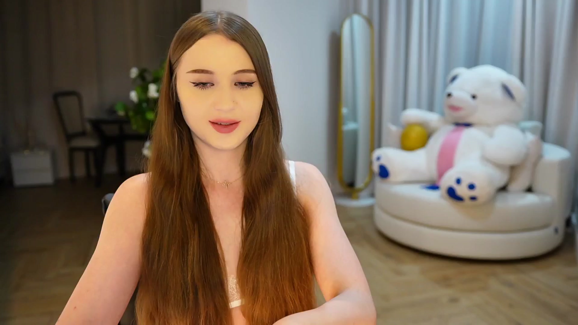 Gallery image thumbnail from Innocent_Soul's myfreecams stream on, 11/19/2024, 19:34 image 18 of 20