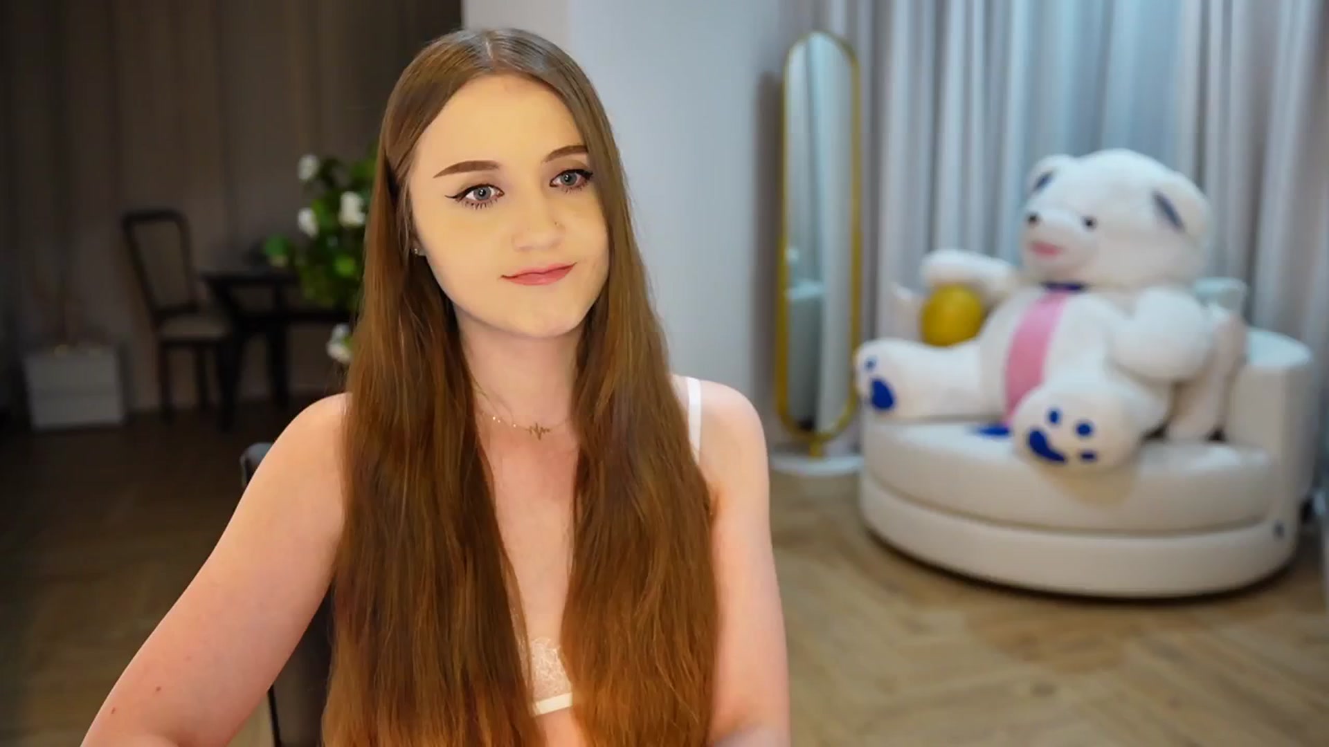 Gallery image thumbnail from Innocent_Soul's myfreecams stream on, 11/19/2024, 19:34 image 16 of 20
