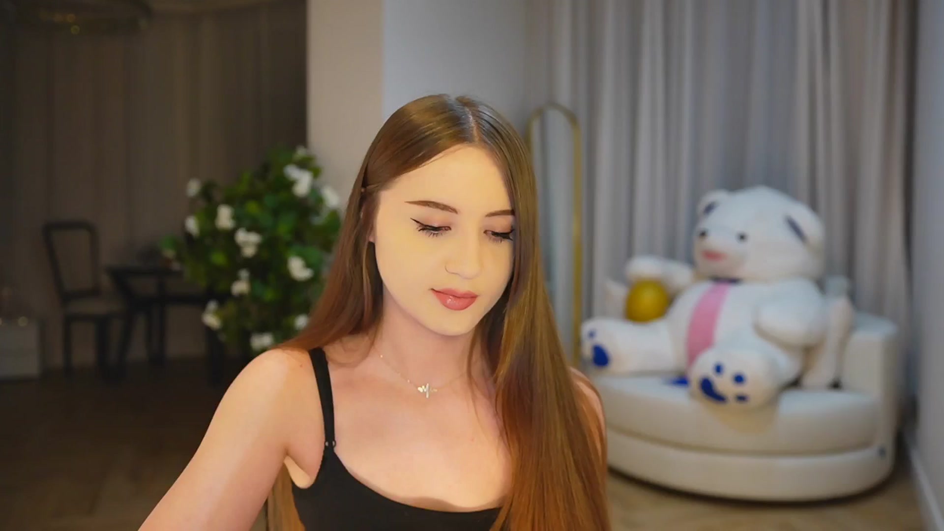 Gallery image thumbnail from Innocent_Soul's myfreecams stream on, 11/20/2024, 15:42 image 4 of 20