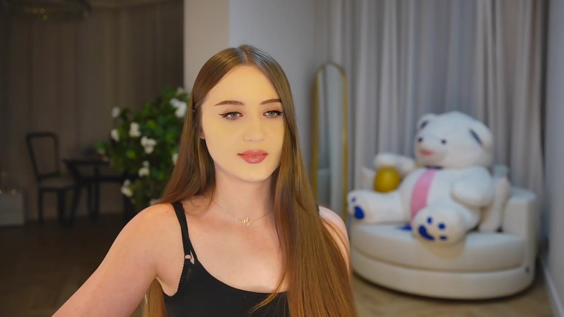 Gallery image thumbnail from Innocent_Soul's myfreecams stream on, 11/20/2024, 15:42 image 7 of 20