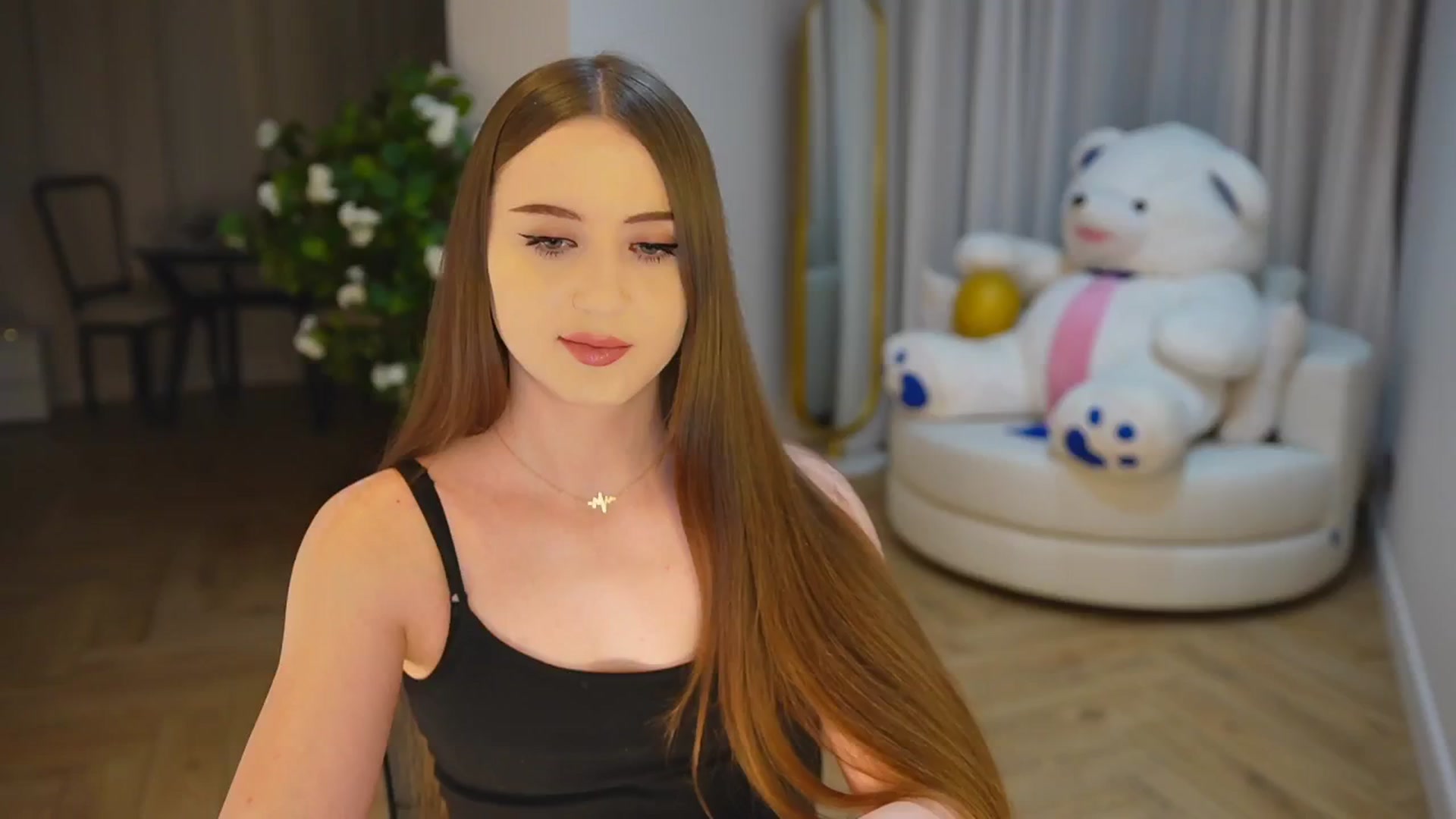 Gallery image thumbnail from Innocent_Soul's myfreecams stream on, 11/20/2024, 16:19 image 8 of 20