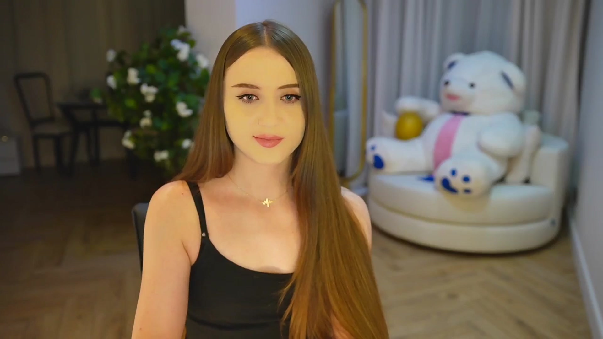 Gallery image thumbnail from Innocent_Soul's myfreecams stream on, 11/20/2024, 16:19 image 13 of 20