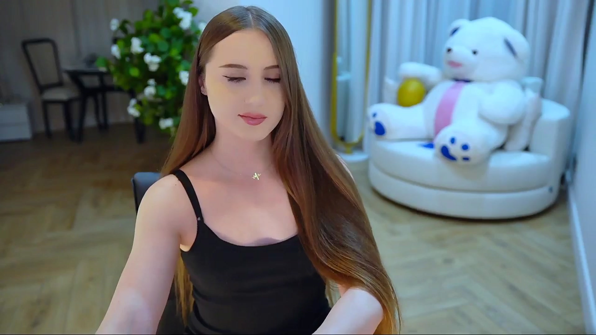 Gallery image thumbnail from Innocent_Soul's myfreecams stream on, 11/20/2024, 19:35 image 15 of 20