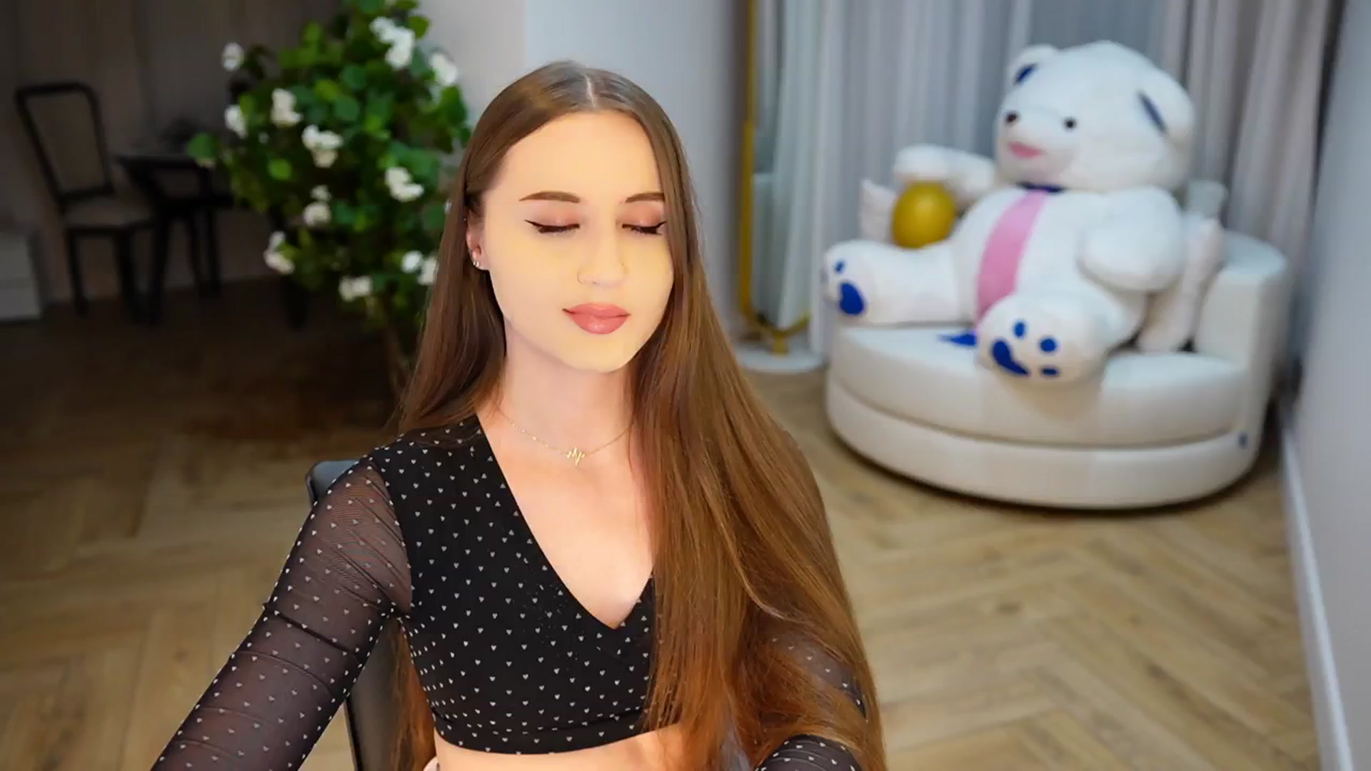 Gallery image thumbnail from Innocent_Soul's myfreecams stream on, 11/22/2024, 20:32 image 11 of 20