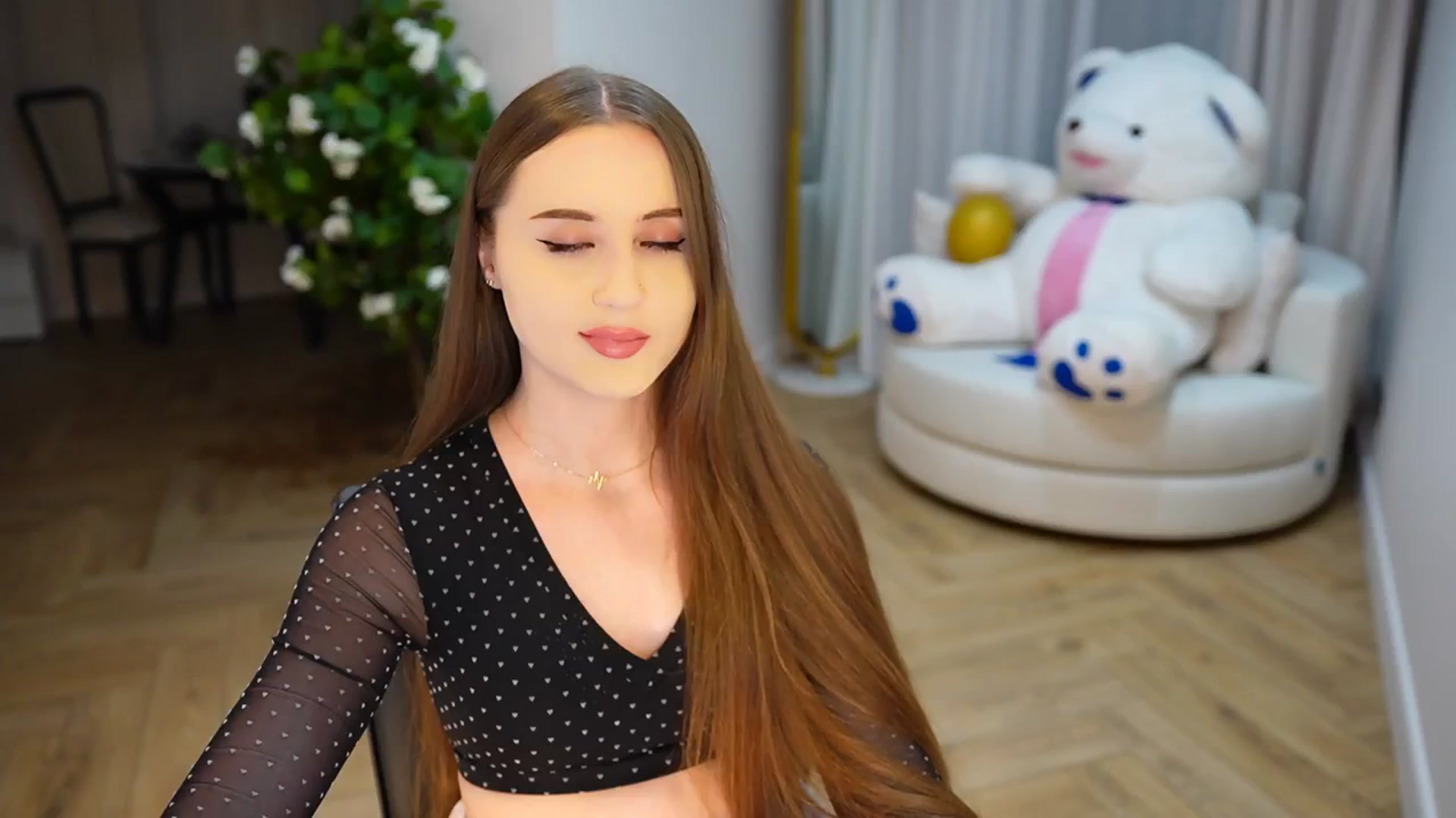 Gallery image thumbnail from Innocent_Soul's myfreecams stream on, 11/22/2024, 20:32 image 15 of 20