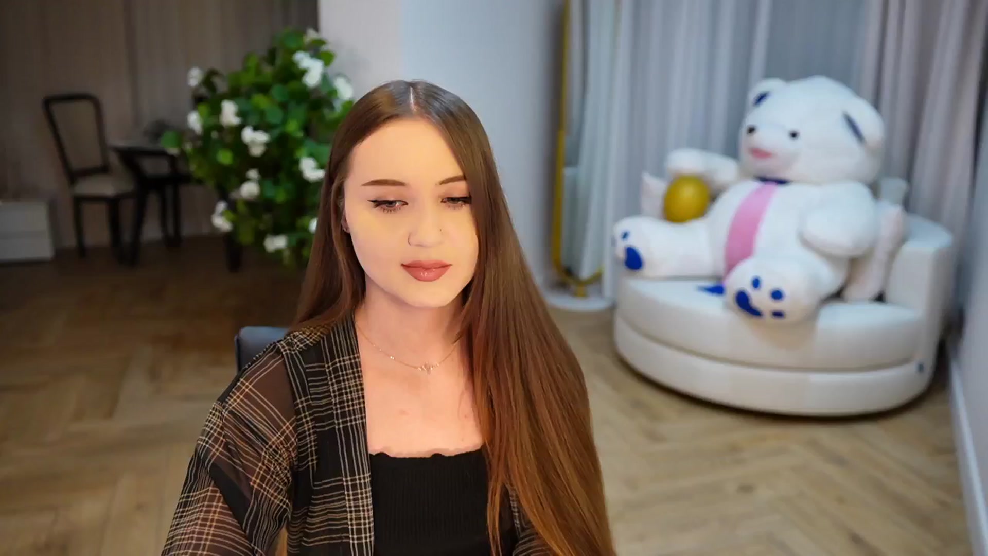 Gallery image thumbnail from Innocent_Soul's myfreecams stream on, 11/24/2024, 15:25 image 15 of 20