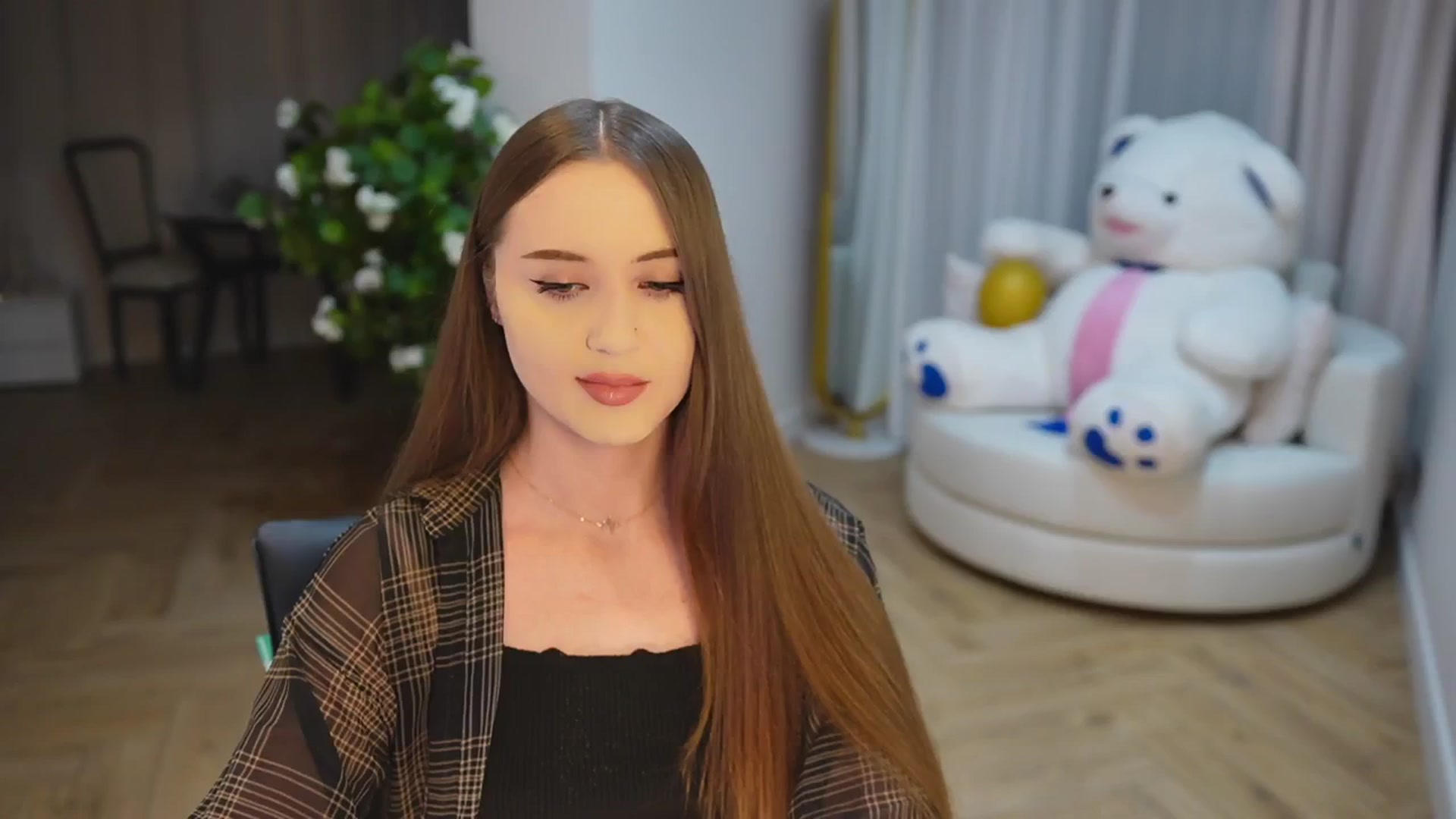 Gallery image thumbnail from Innocent_Soul's myfreecams stream on, 11/24/2024, 16:17 image 10 of 20