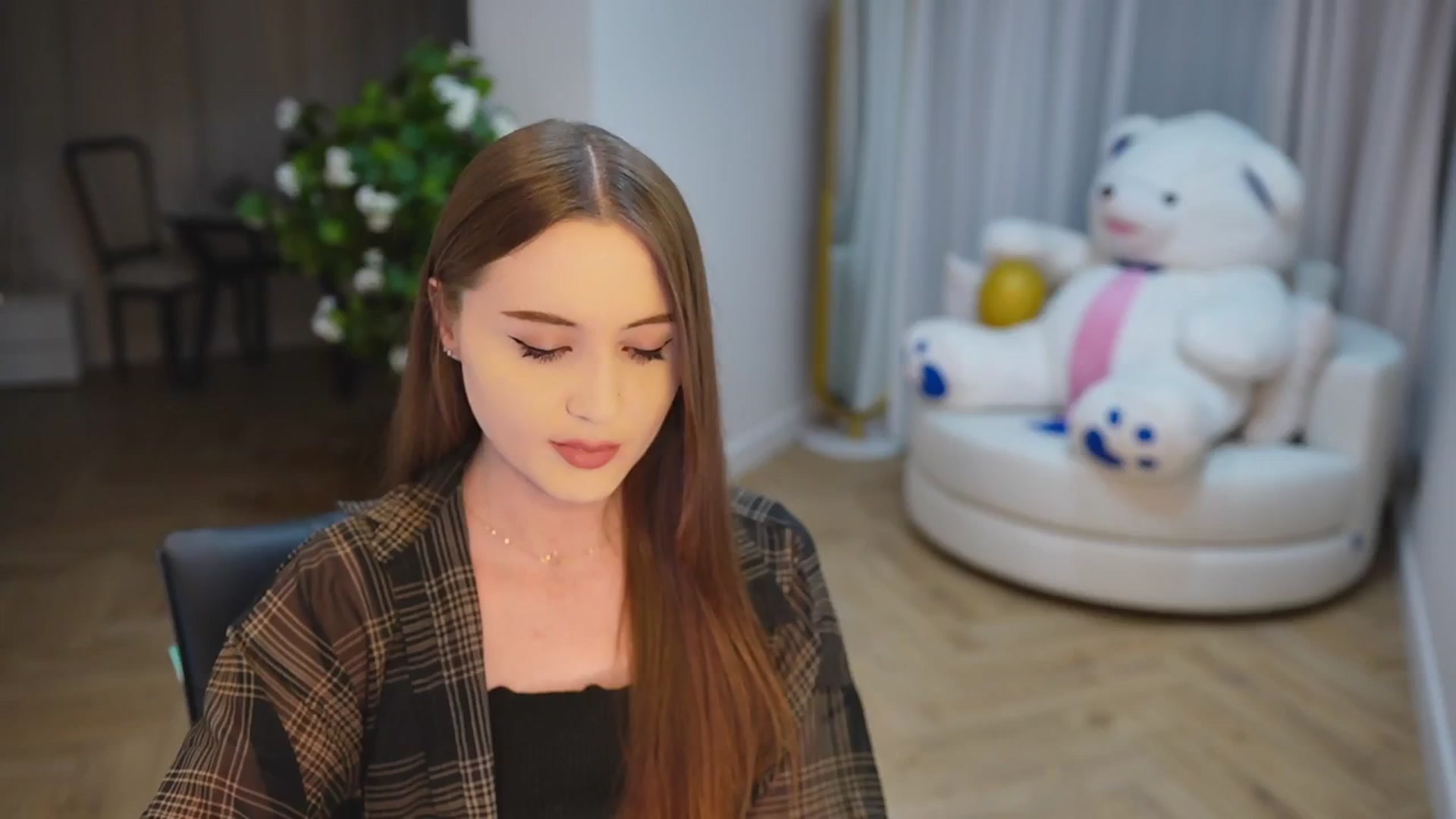 Gallery image thumbnail from Innocent_Soul's myfreecams stream on, 11/24/2024, 17:03 image 9 of 20